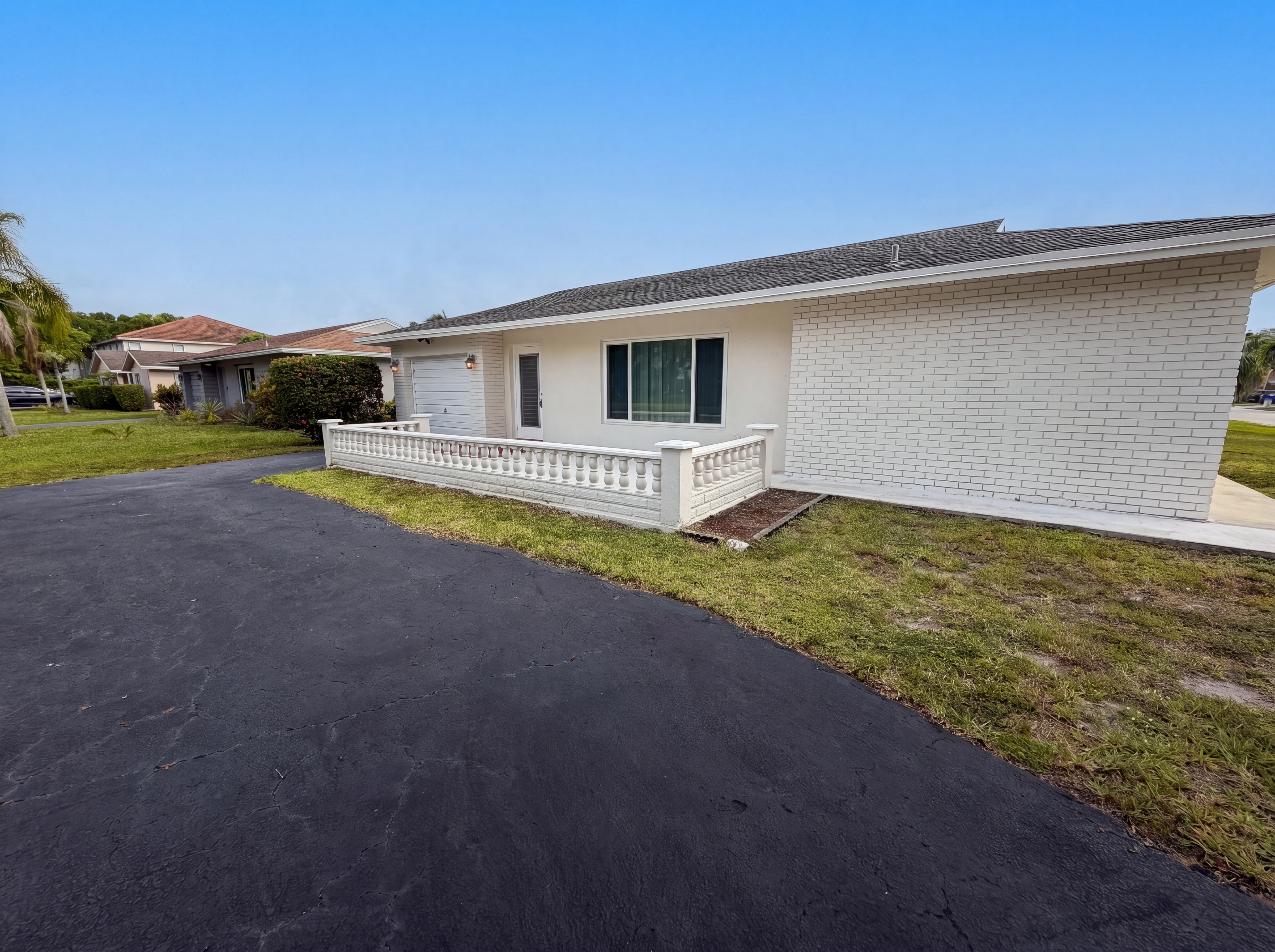 Photo 17 of 21 of 9605 NW 81st St, Tamarac, FL