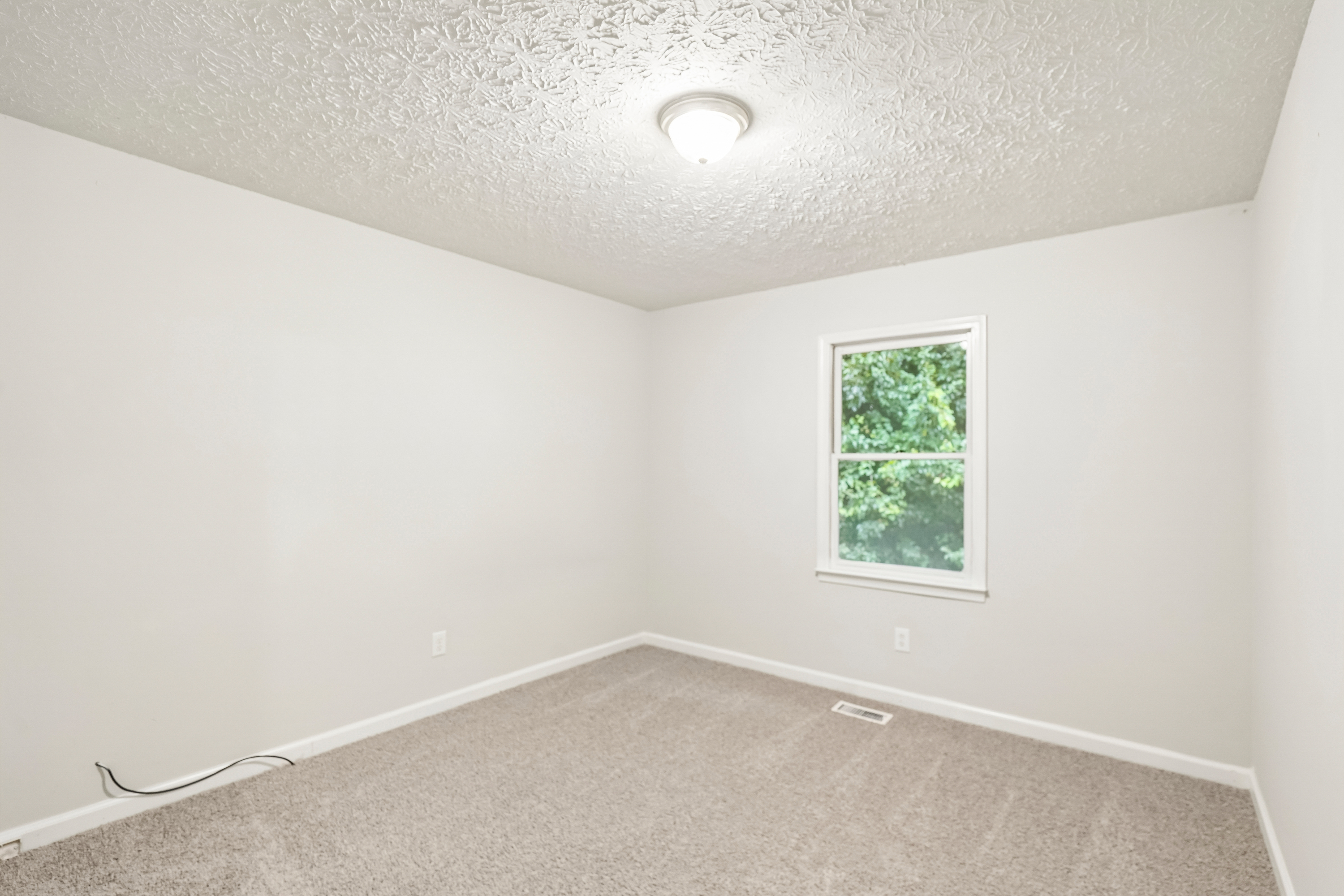 Photo 5 of 28 of 484 Legacy Park Dr, Powder Springs, GA