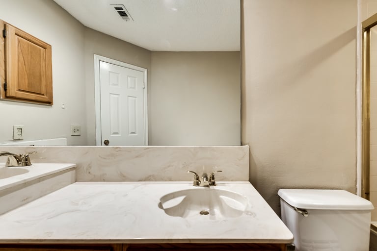 Photo 21 of 31 - 1636 Palisades Dr, Carrollton, TX 75007
