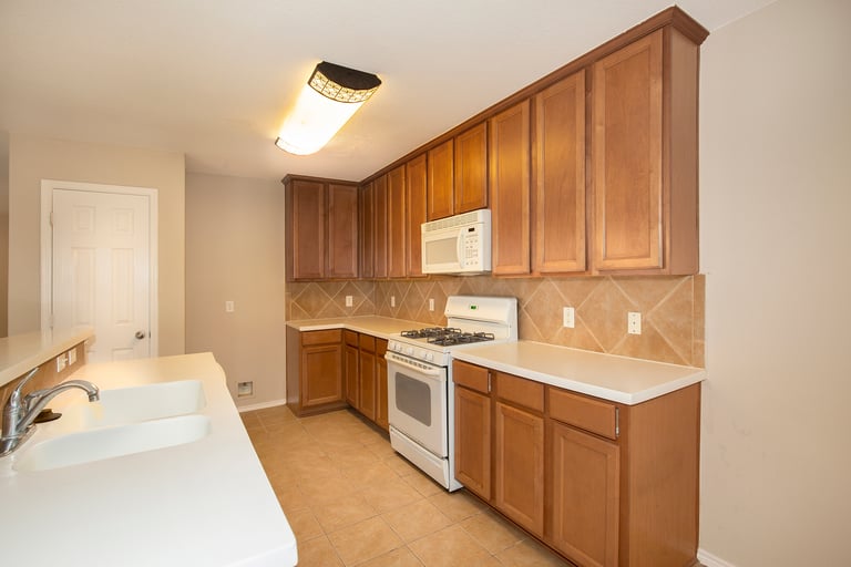 Photo 10 of 17 - 8410 Macow Ct, Rosharon, TX 77583