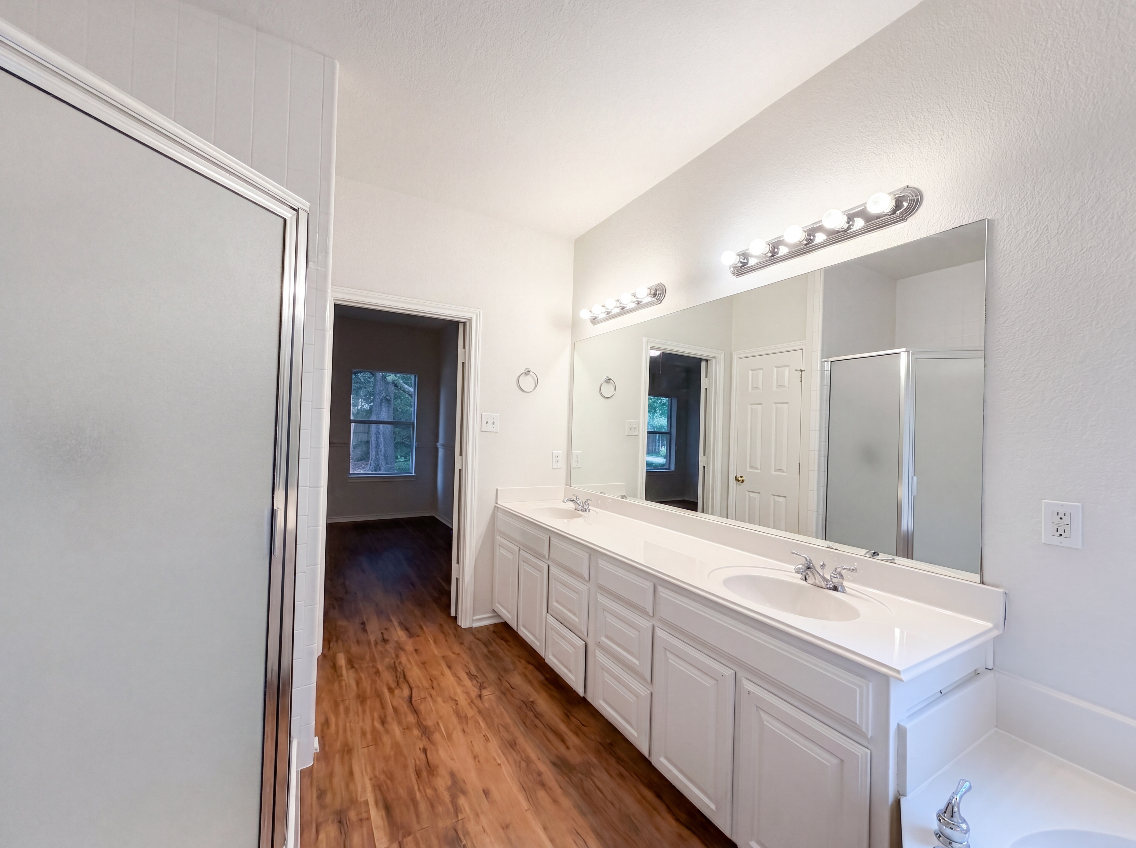 Photo 13 of 27 of 6218 Kingswood Dr, Arlington, TX