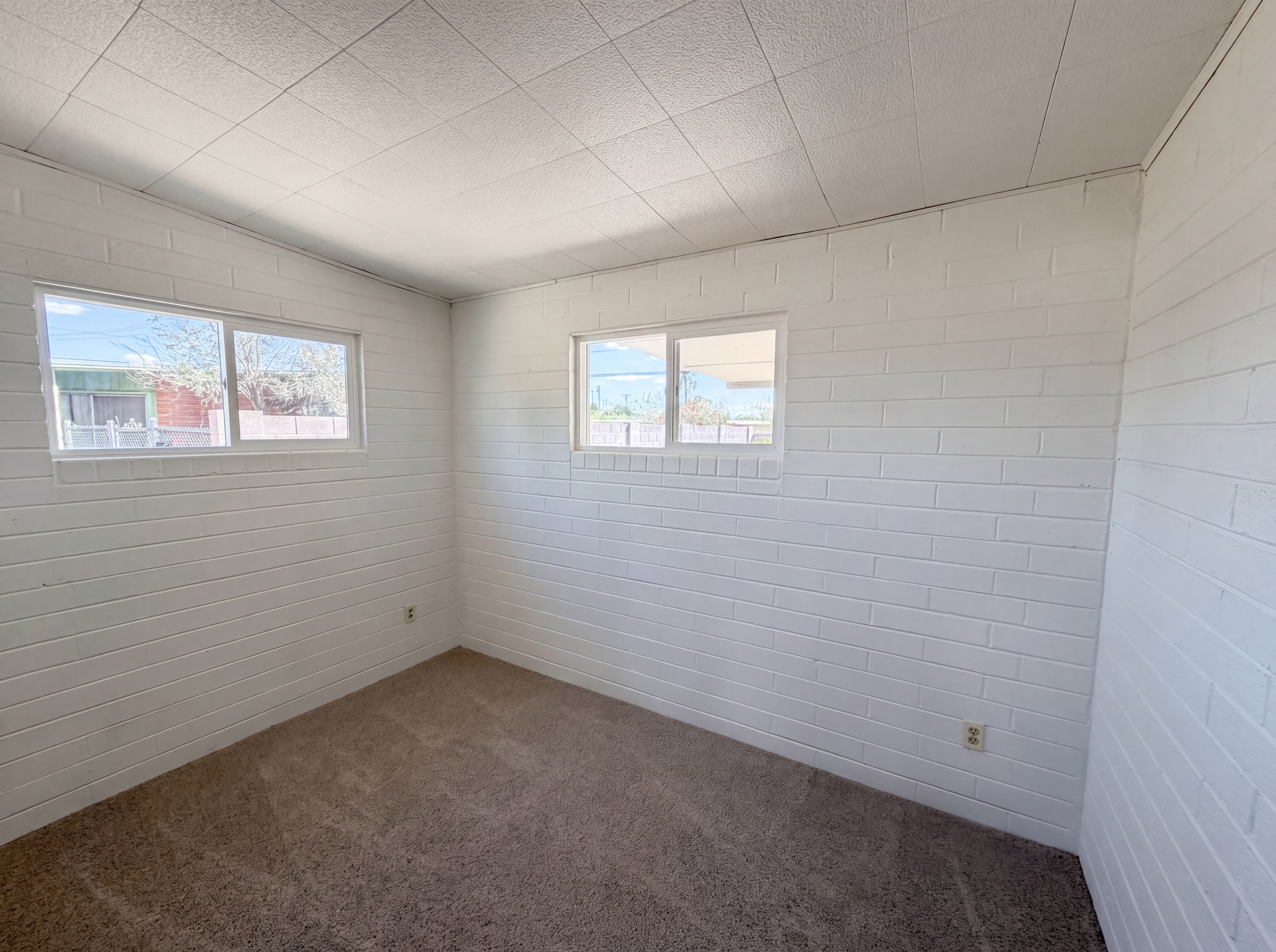 Photo 11 of 25 of 650 S Kenyon Dr, Tucson, AZ