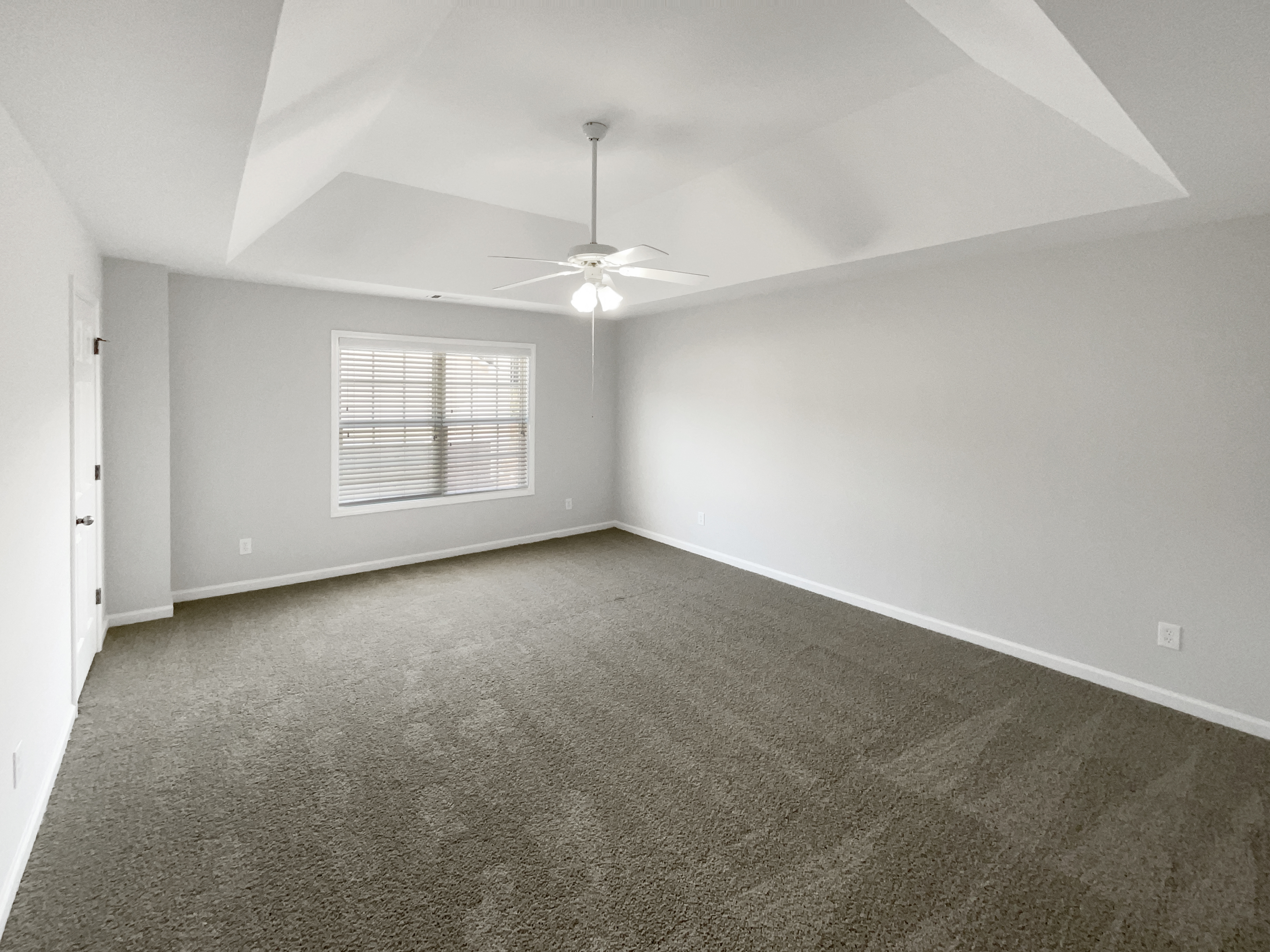Photo 5 of 52 of 1622 Halliard Dr, Lawrenceville, GA