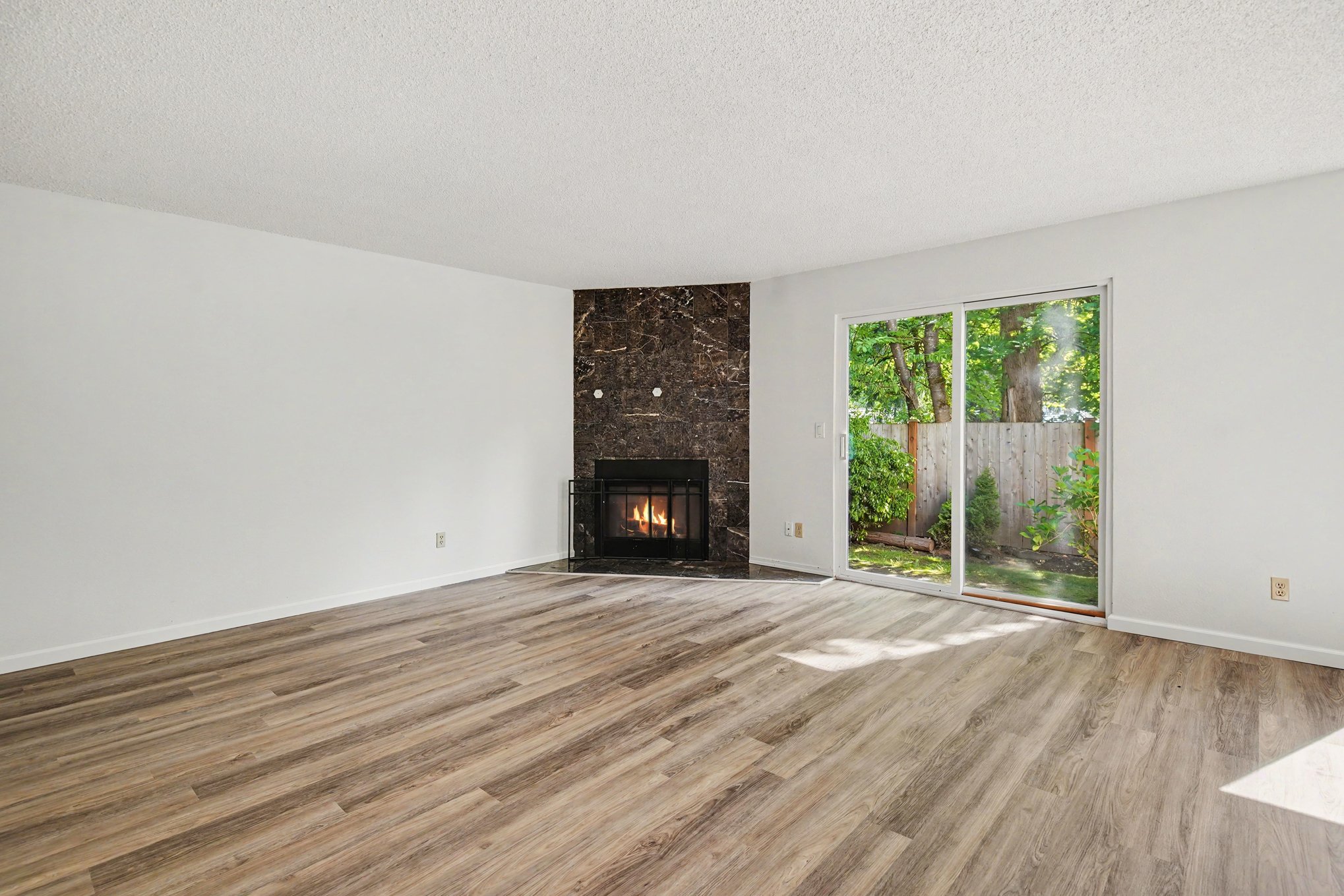 Photo 2 of 16 of 14148 74th Pl NE, Kirkland, WA