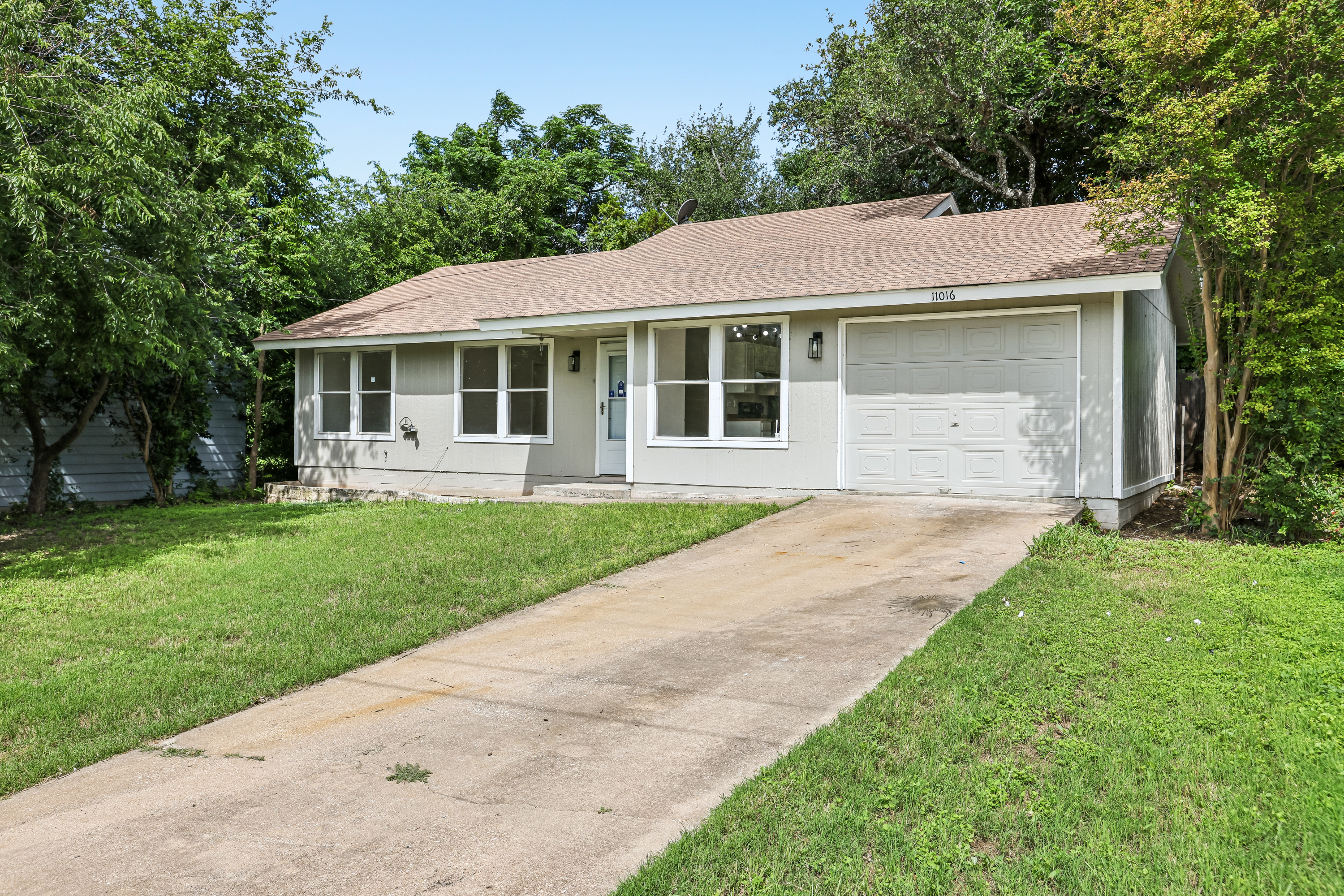 Photo 26 of 35 of 11016 Oak St, Jonestown, TX