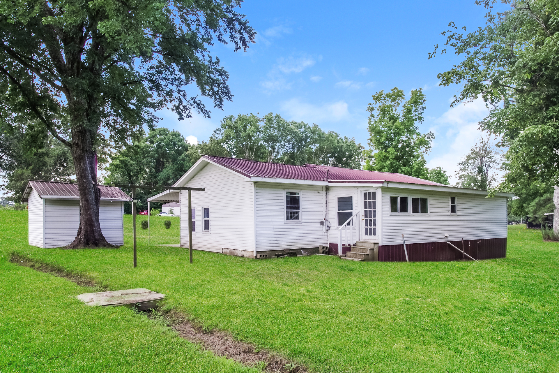 Photo 14 of 35 of 2294 Cullman Rd, Arab, AL