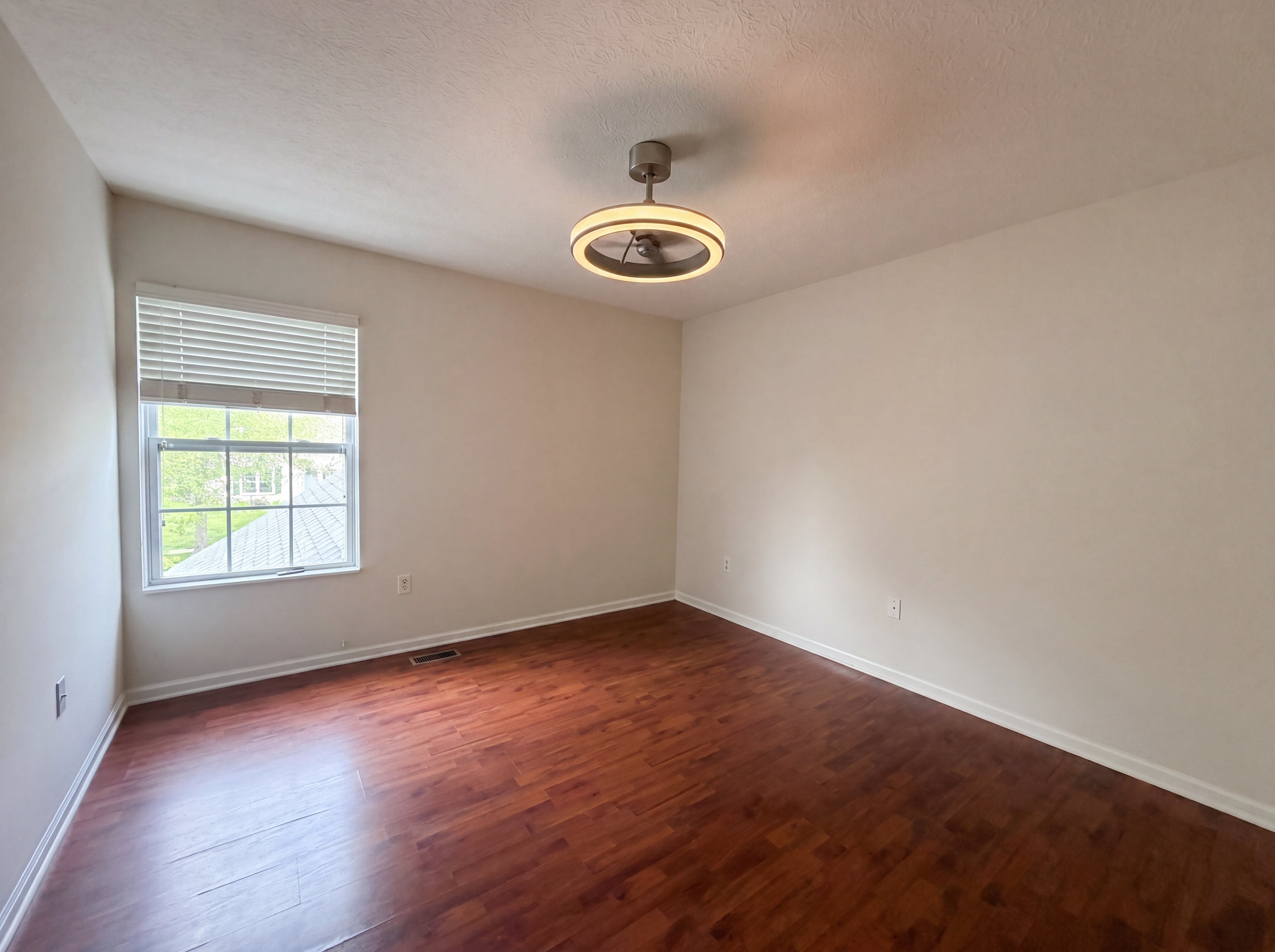 Photo 20 of 44 of 7966 Lazelle Woods Dr, Westerville, OH