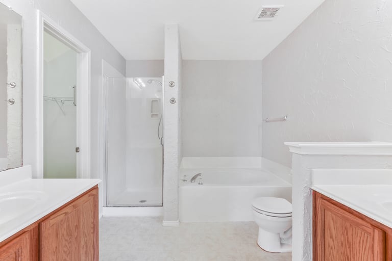 Photo 13 of 25 - 305 Millford Rd, Roanoke, TX 76262