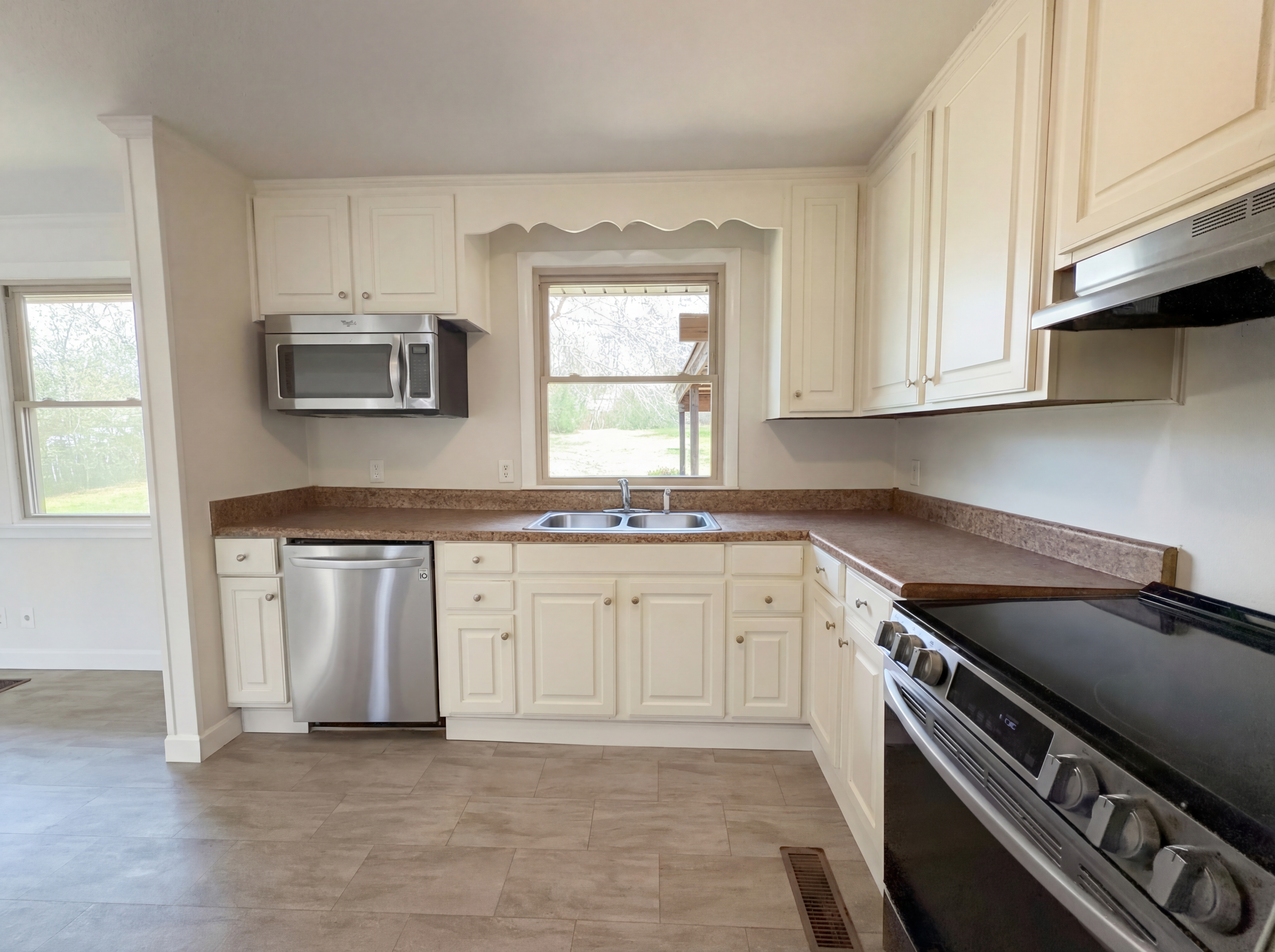 Photo 13 of 17 of 103 Linda Dr, Hendersonville, TN