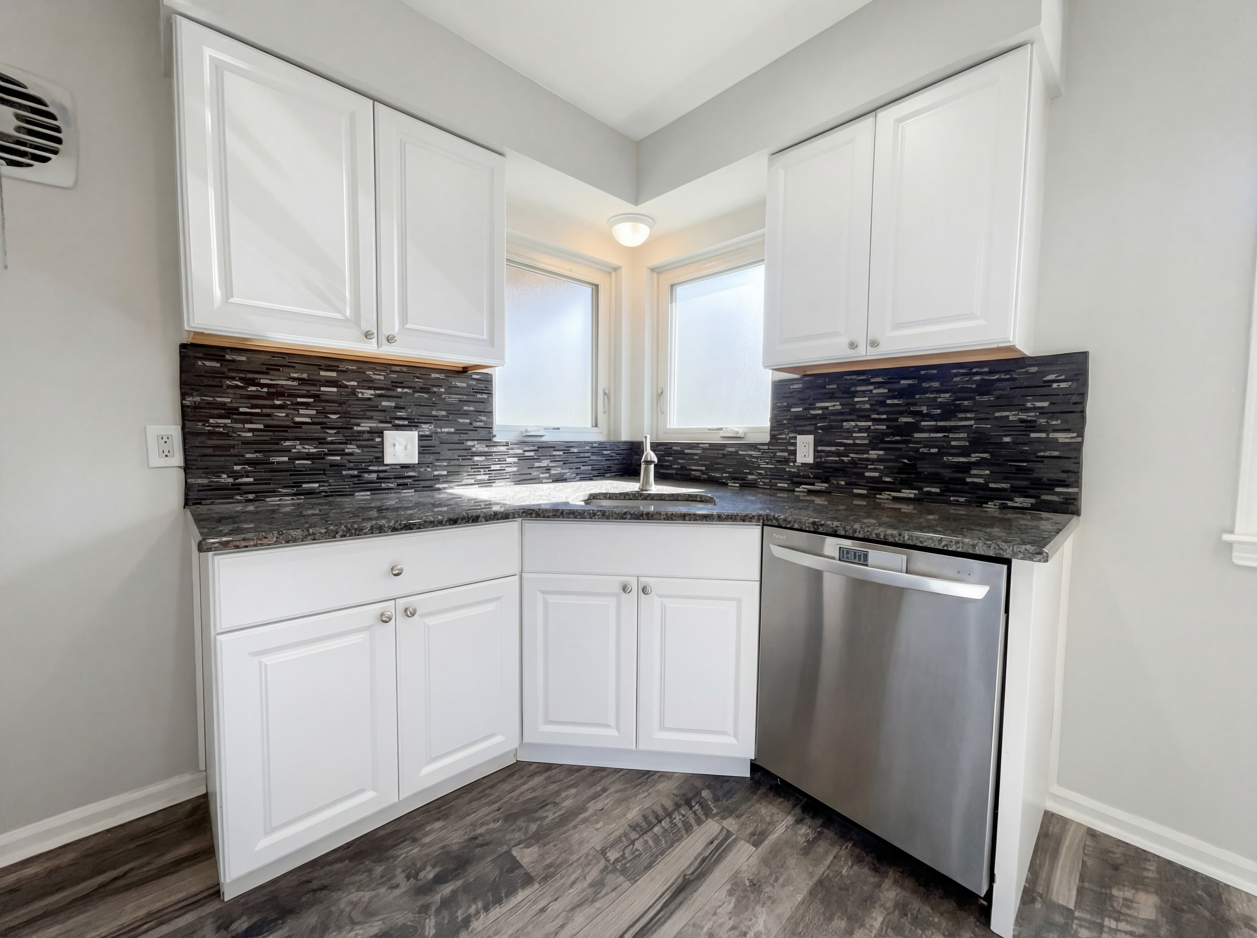 Photo 9 of 19 of 29212 Ursuline St, Saint Clair Shores, MI