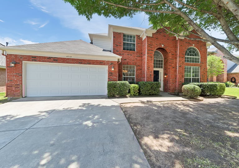 Photo 1 of 29 - 4719 Lennon Ave, Arlington, TX 76016