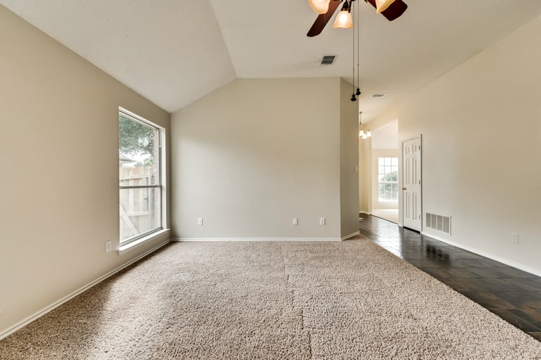 Photo 14 of 29 - 1003 Bonanza Dr, Arlington, TX 76001