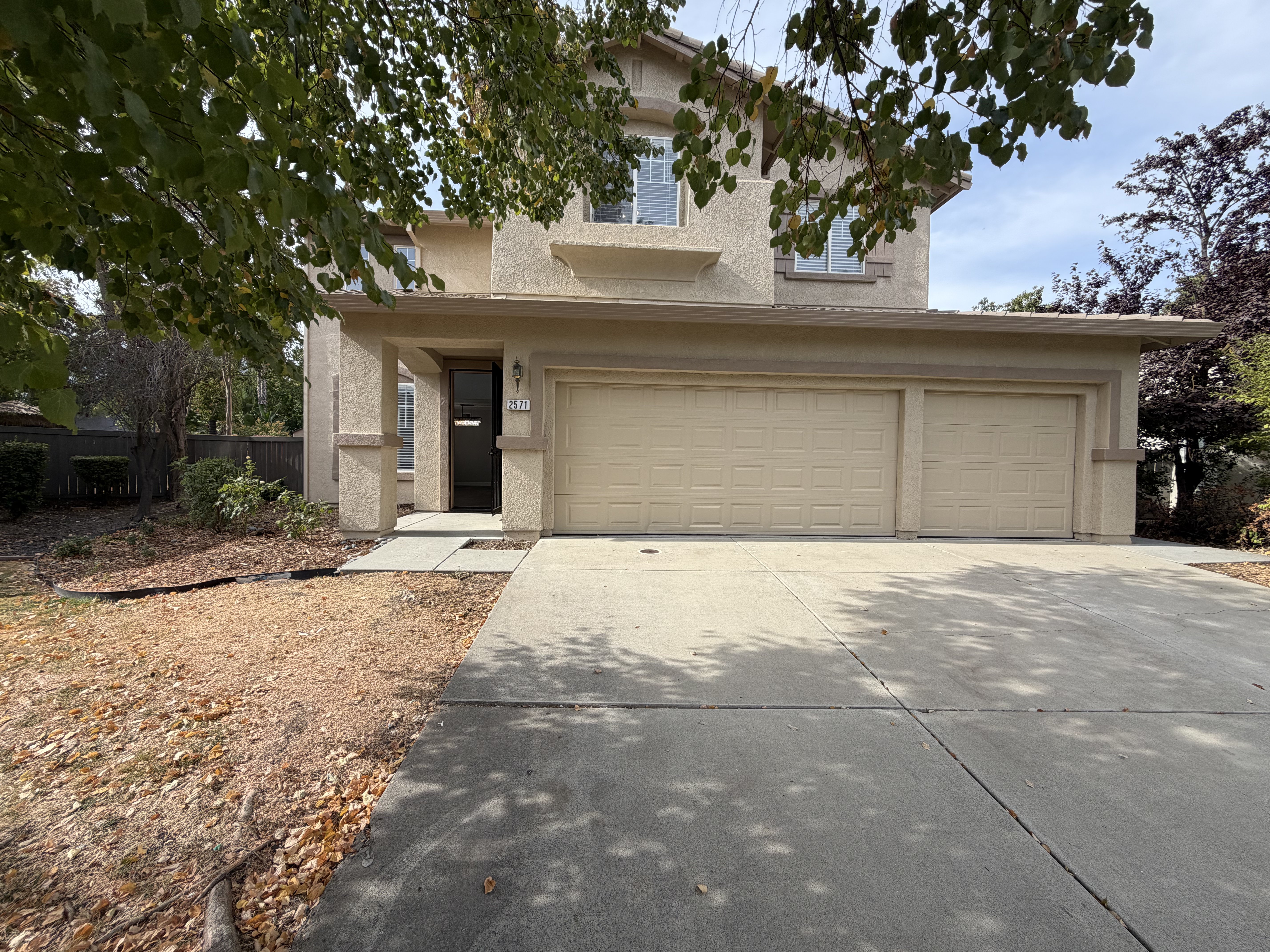 Photo 5 of 35 of 2571 Cantara Ct, Sacramento, CA