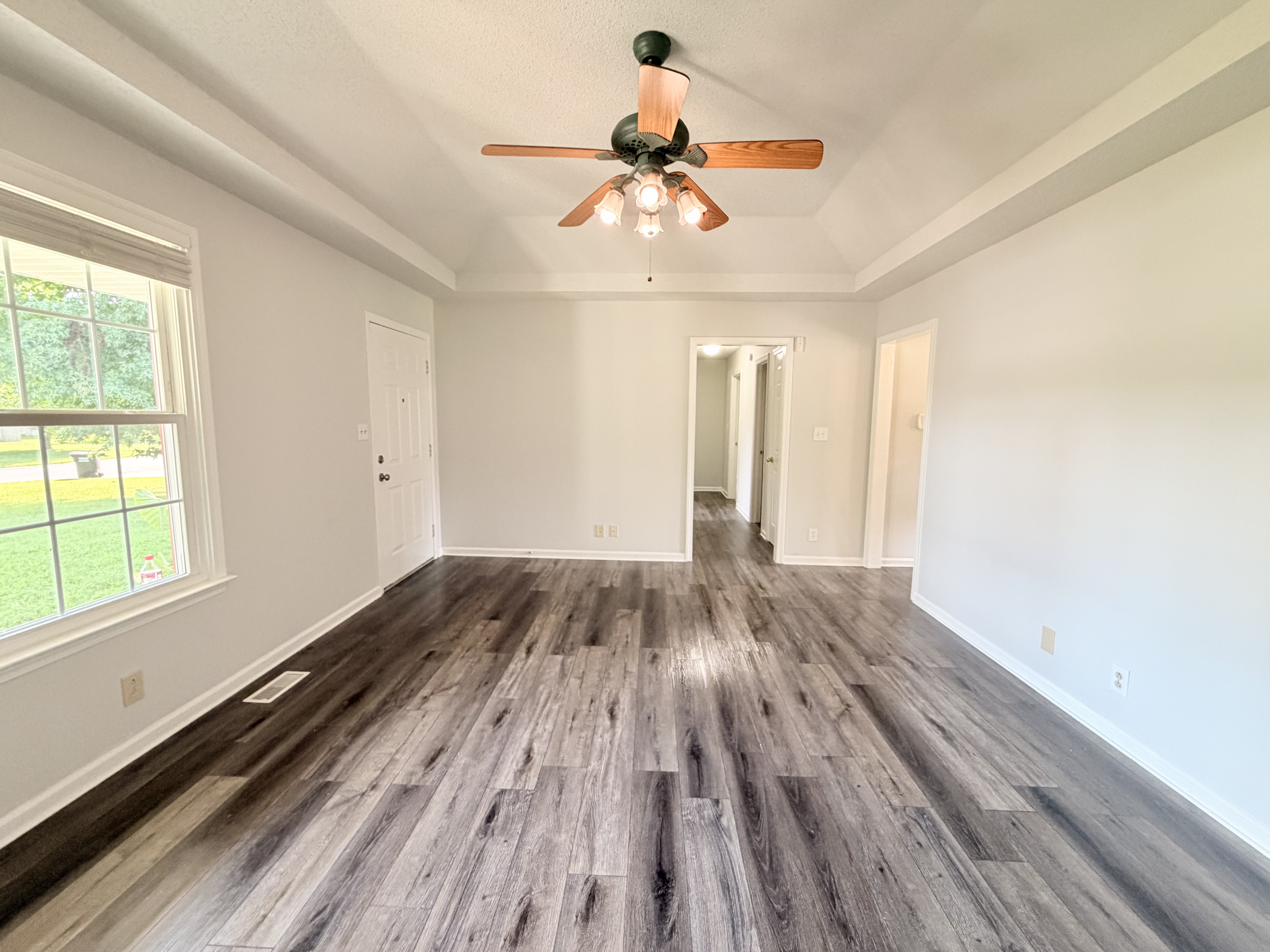 Photo 6 of 18 of 1227 Crystal Dr, Clarksville, TN