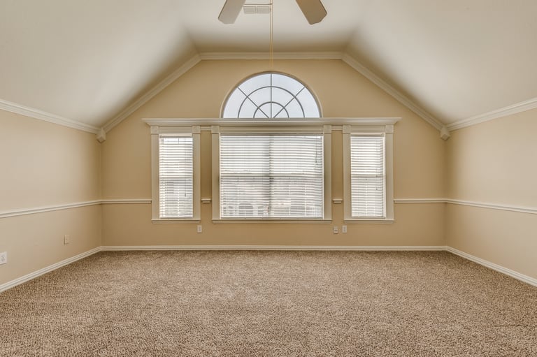 Photo 24 of 36 - 5700 Christy Ln, Haltom City, TX 76137