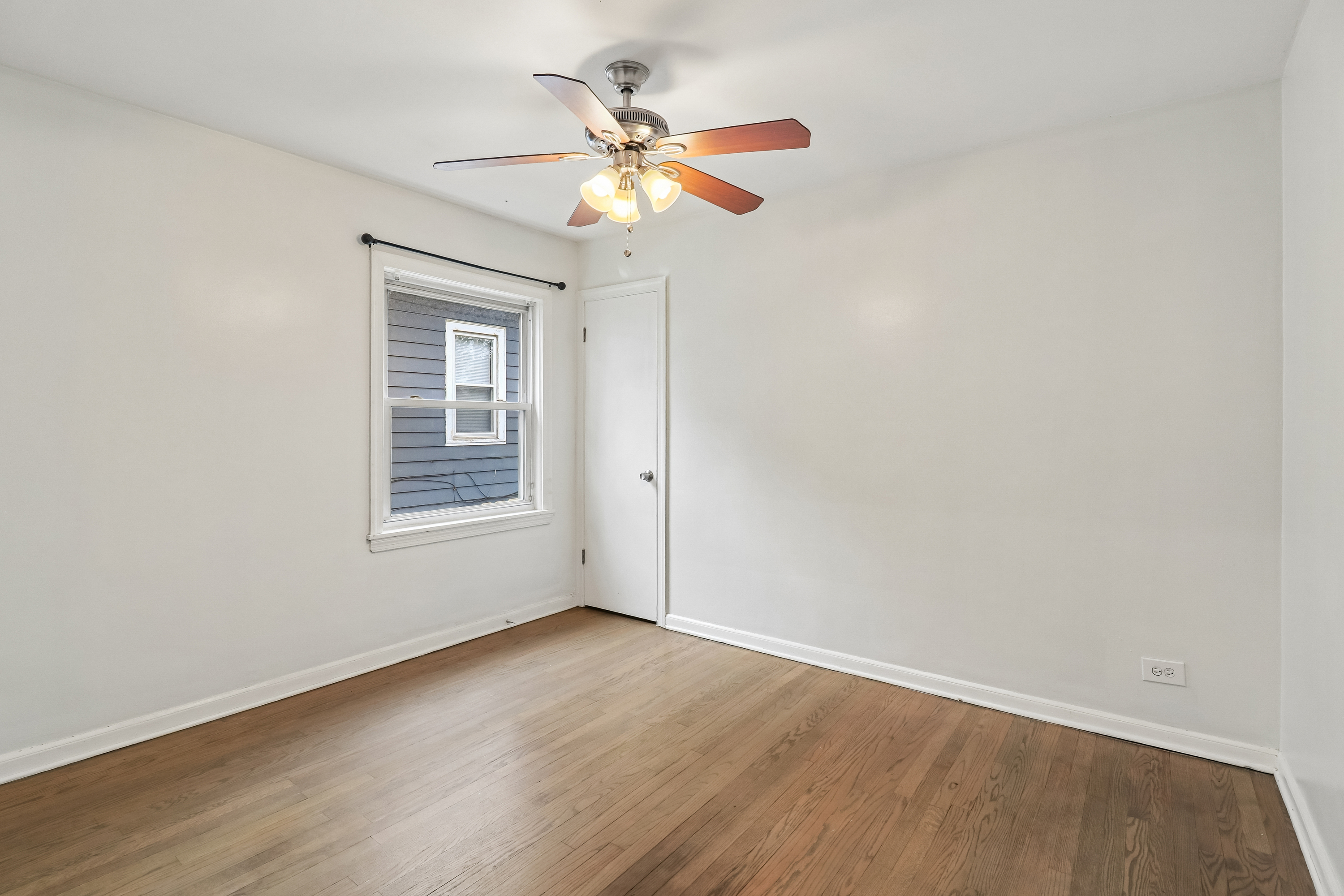 Photo 7 of 41 of 1107 W 101st St, Chicago, IL