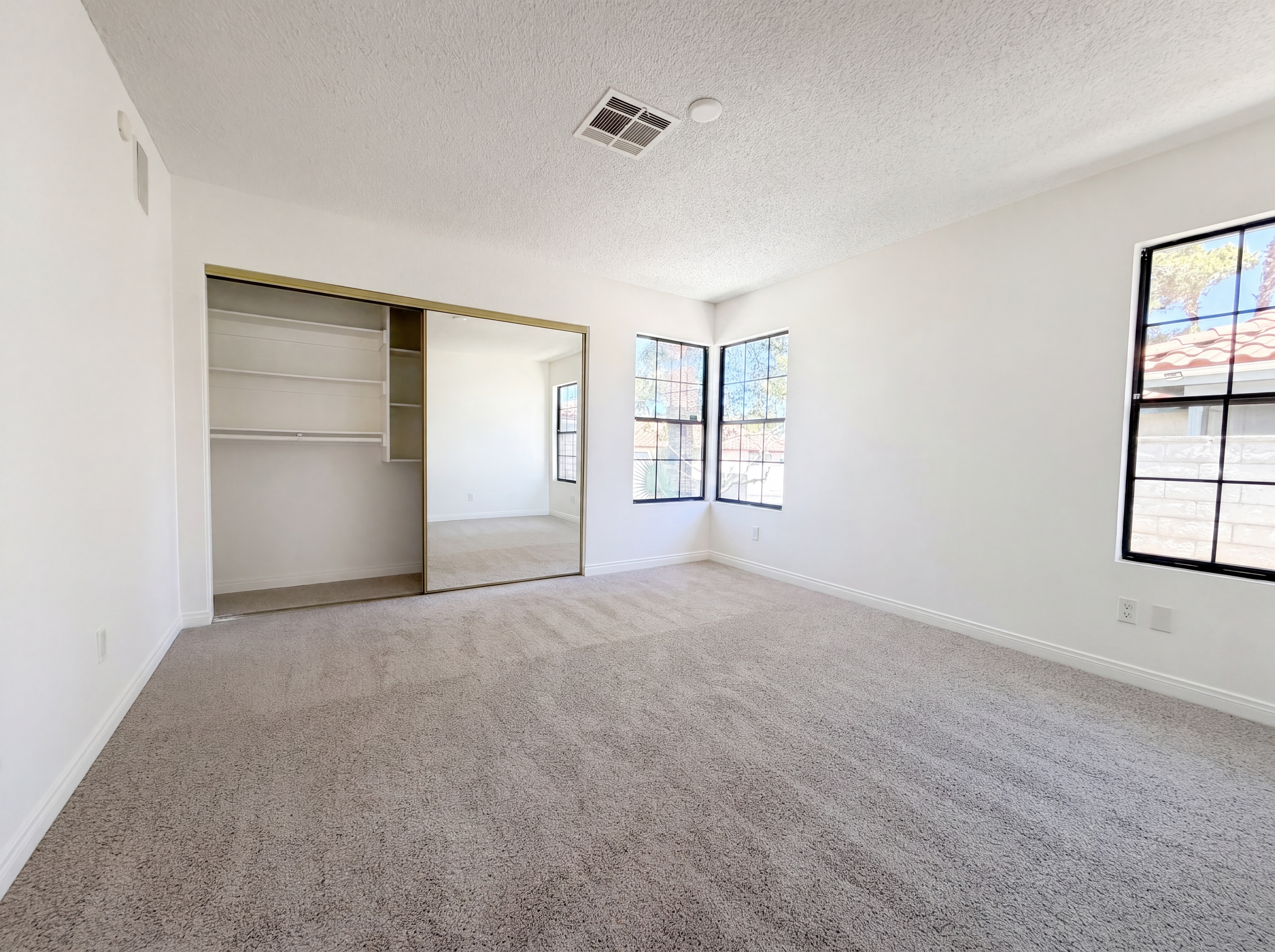Photo 4 of 21 of 699 Thousand Oaks Dr, Las Vegas, NV