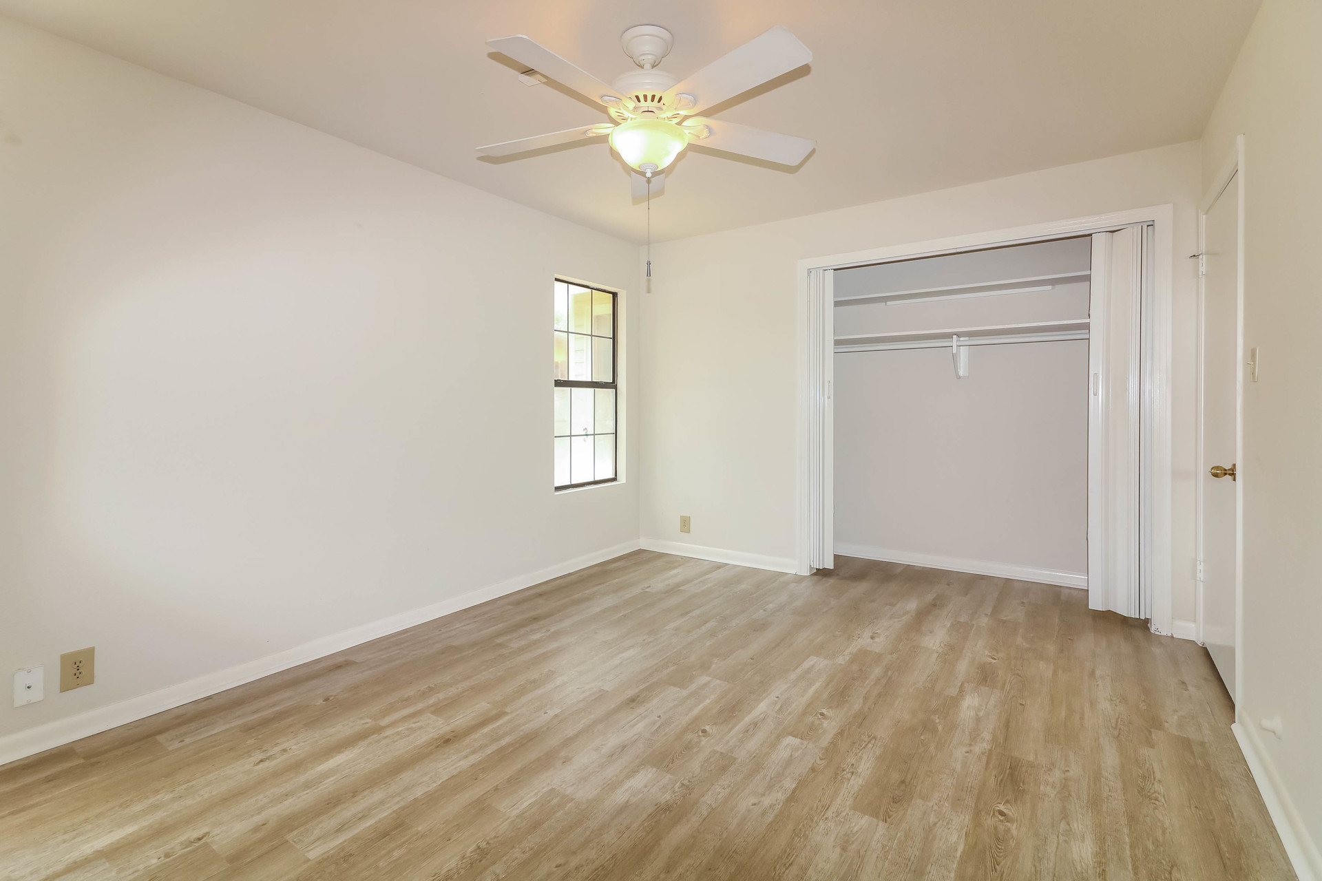 Photo 4 of 19 of 1502 Austin St, Portland, TX