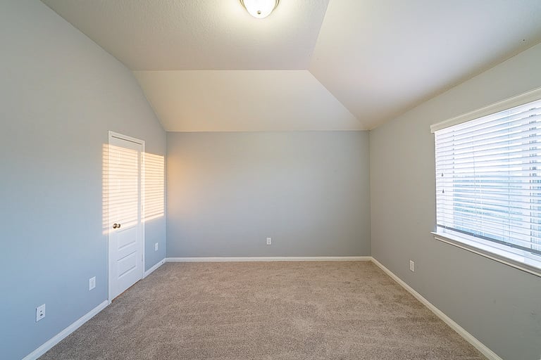 Photo 21 of 34 - 2208 Hannah Creek Ct, Houston, TX 77089