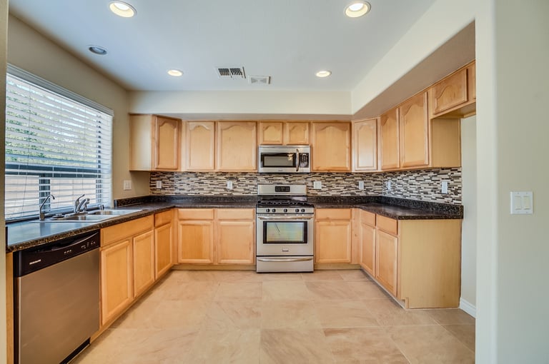 Photo 1 of 27 - 28402 N 25th Ave, Phoenix, AZ 85085