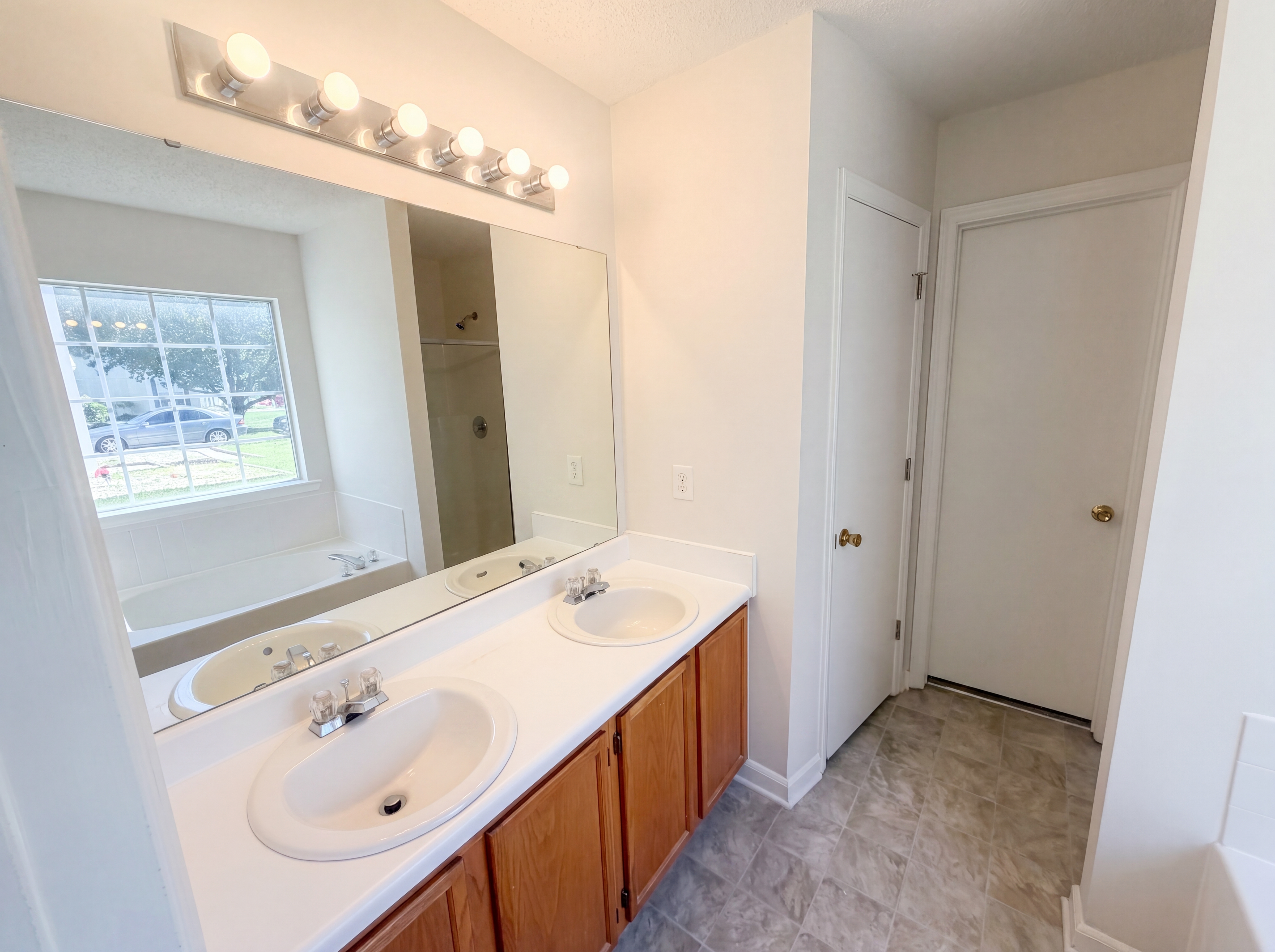 Photo 19 of 21 of 4234 Nestleway Ct, Greensboro, NC