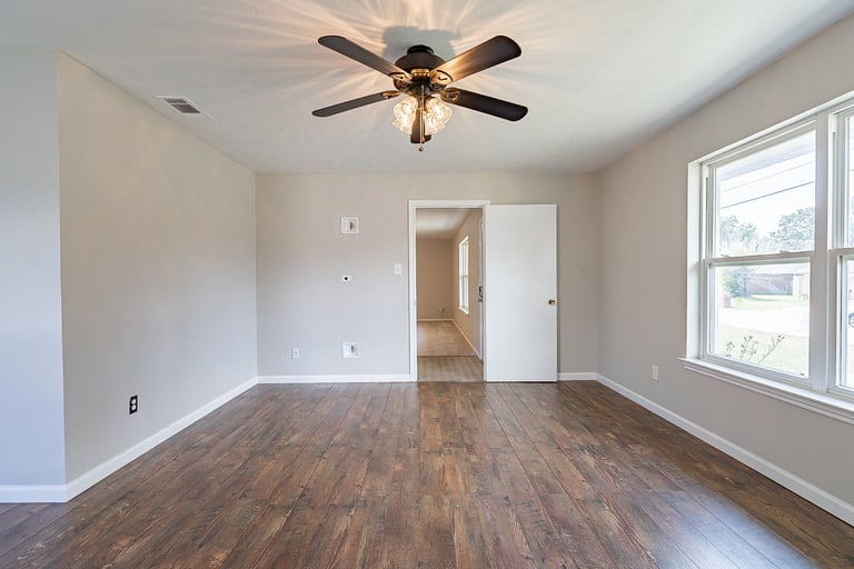Photo 19 of 31 - 1903 Leslie St, Denton, TX 76205
