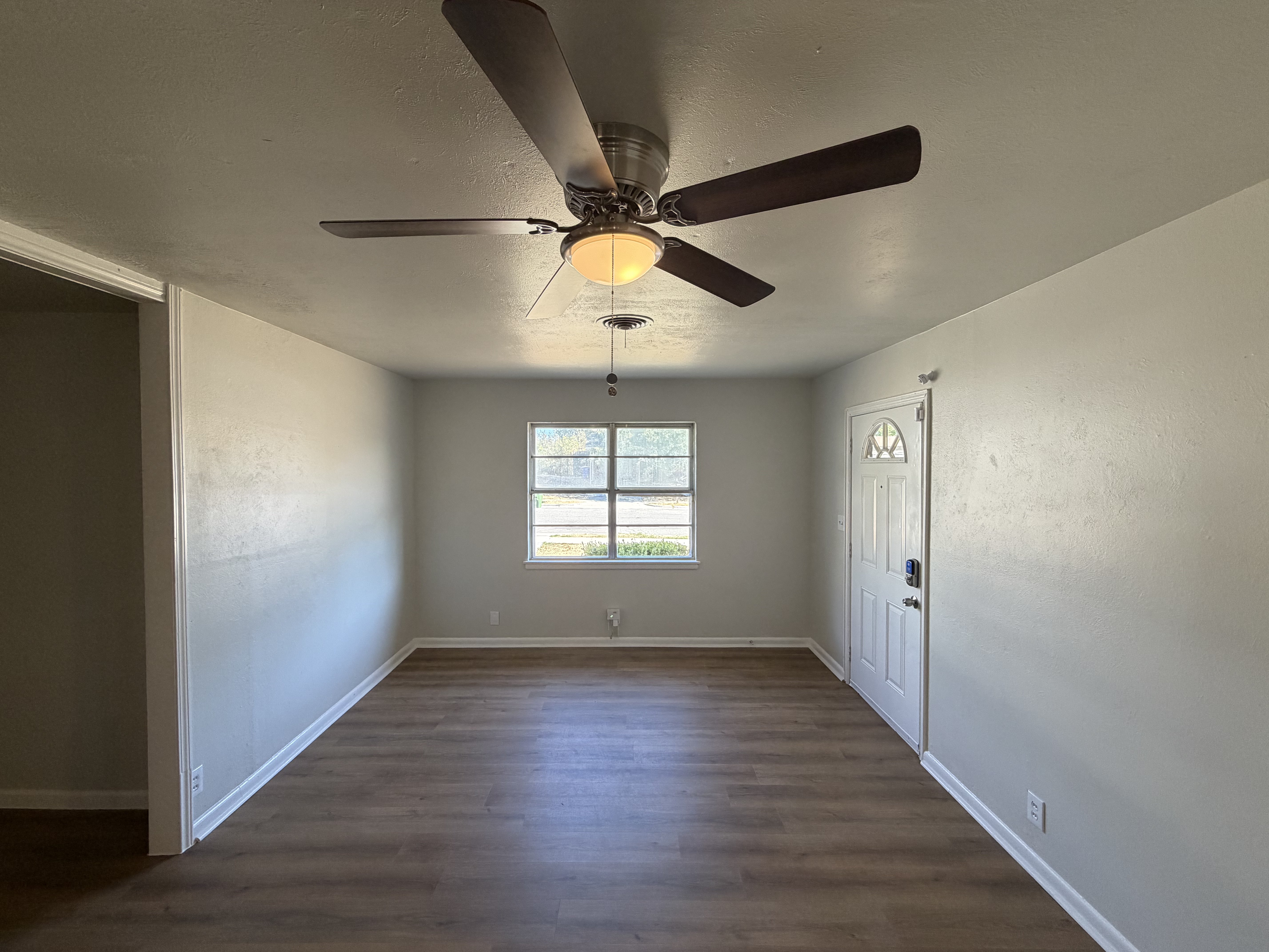 Photo 3 of 20 of 8021 Tumbleweed Trl, Fort Worth, TX