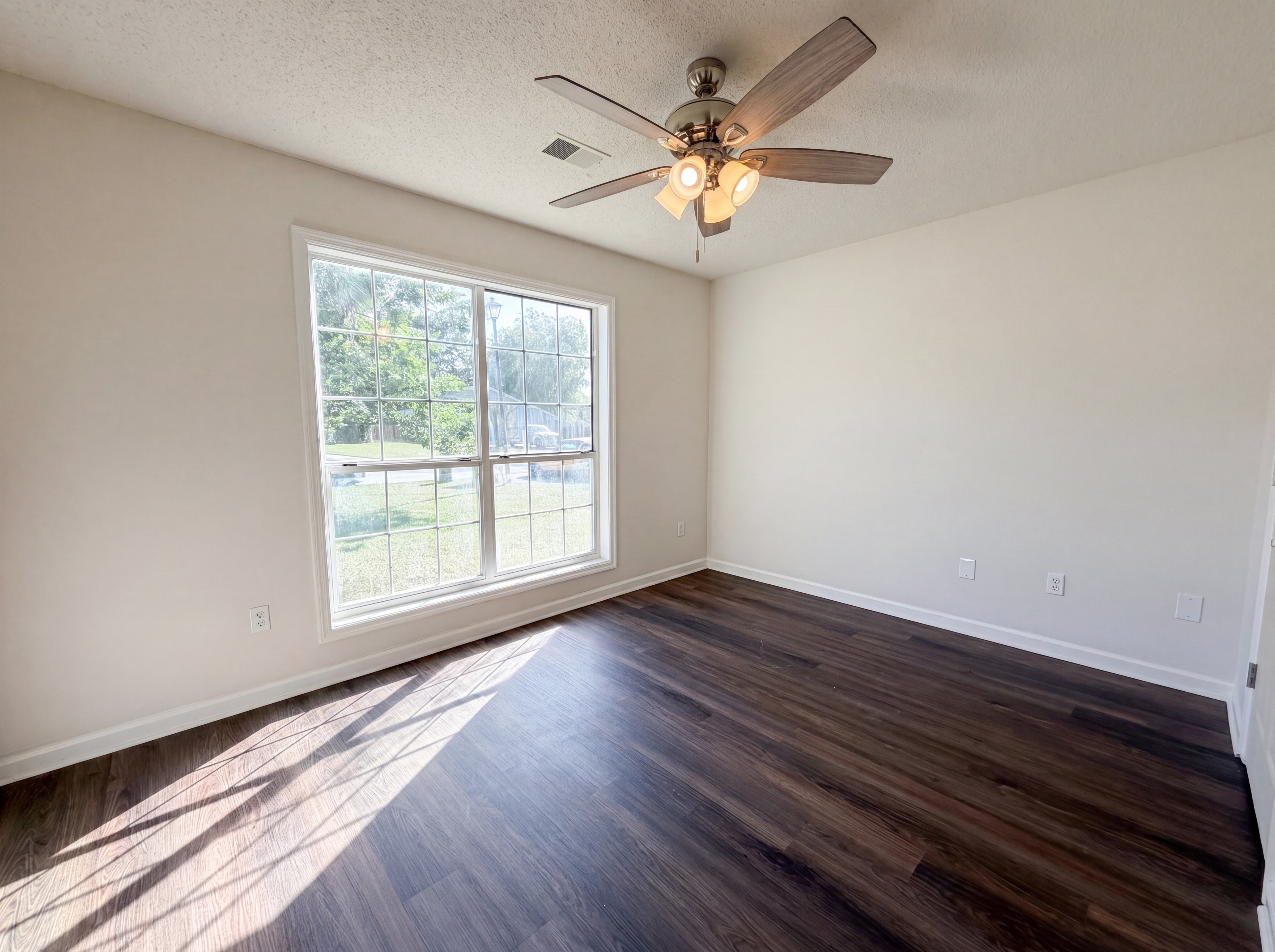 Photo 10 of 26 of 2028 Larson Ln, Goose Creek, SC