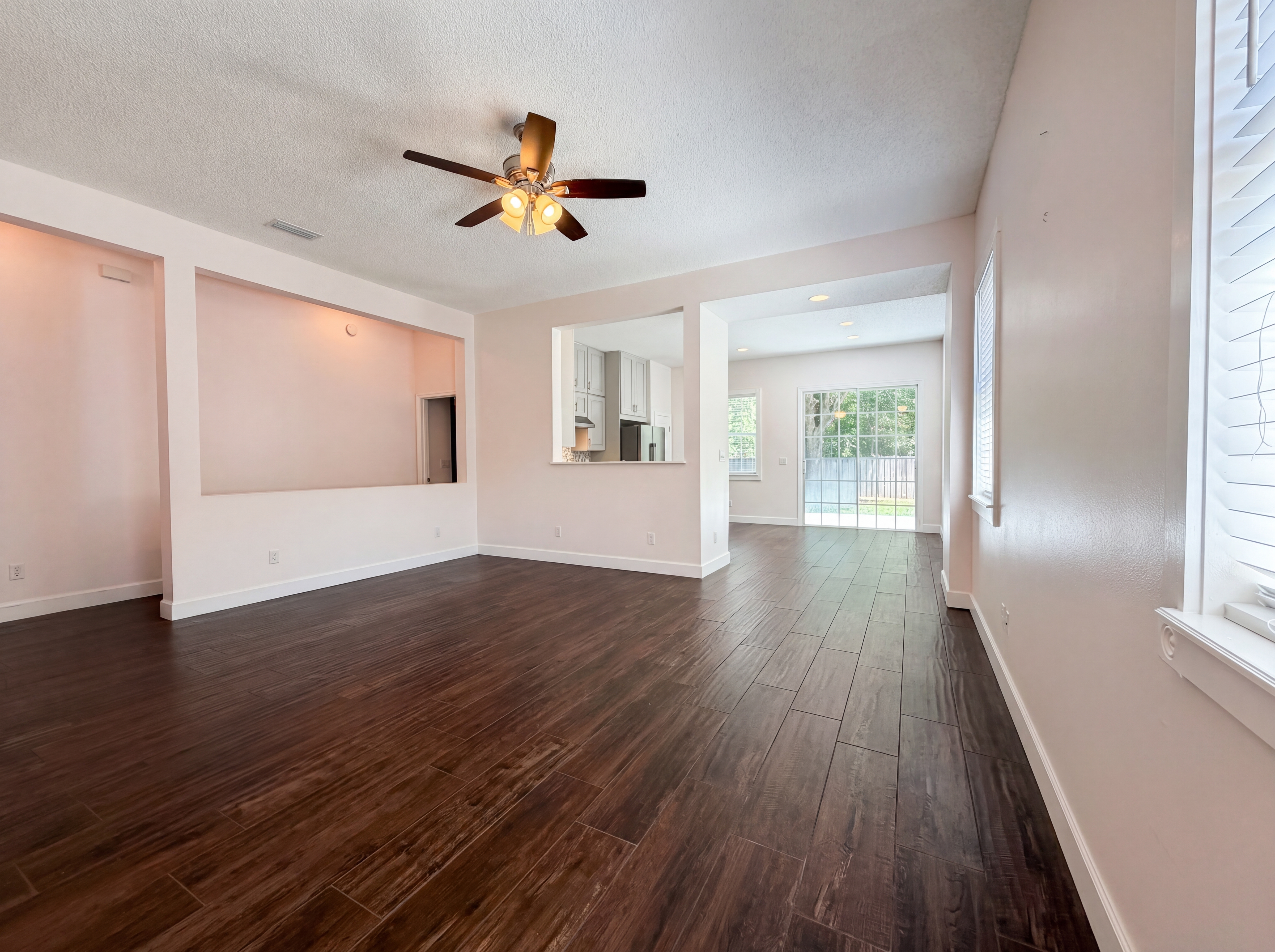 Photo 3 of 23 of 11215 Martin Lakes Dr N, Jacksonville, FL