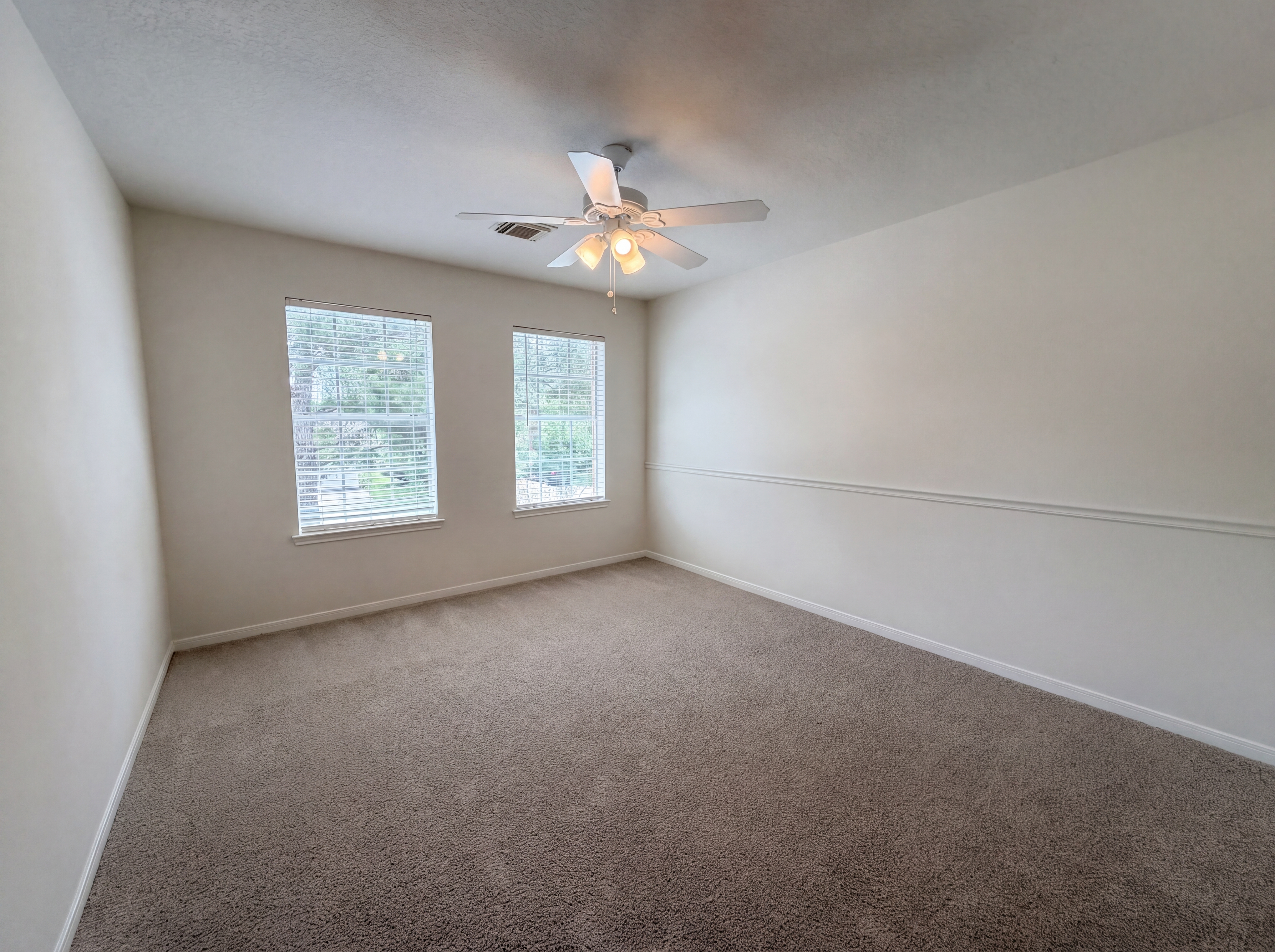 Photo 13 of 23 of 11918 Sonora Springs Dr, Tomball, TX