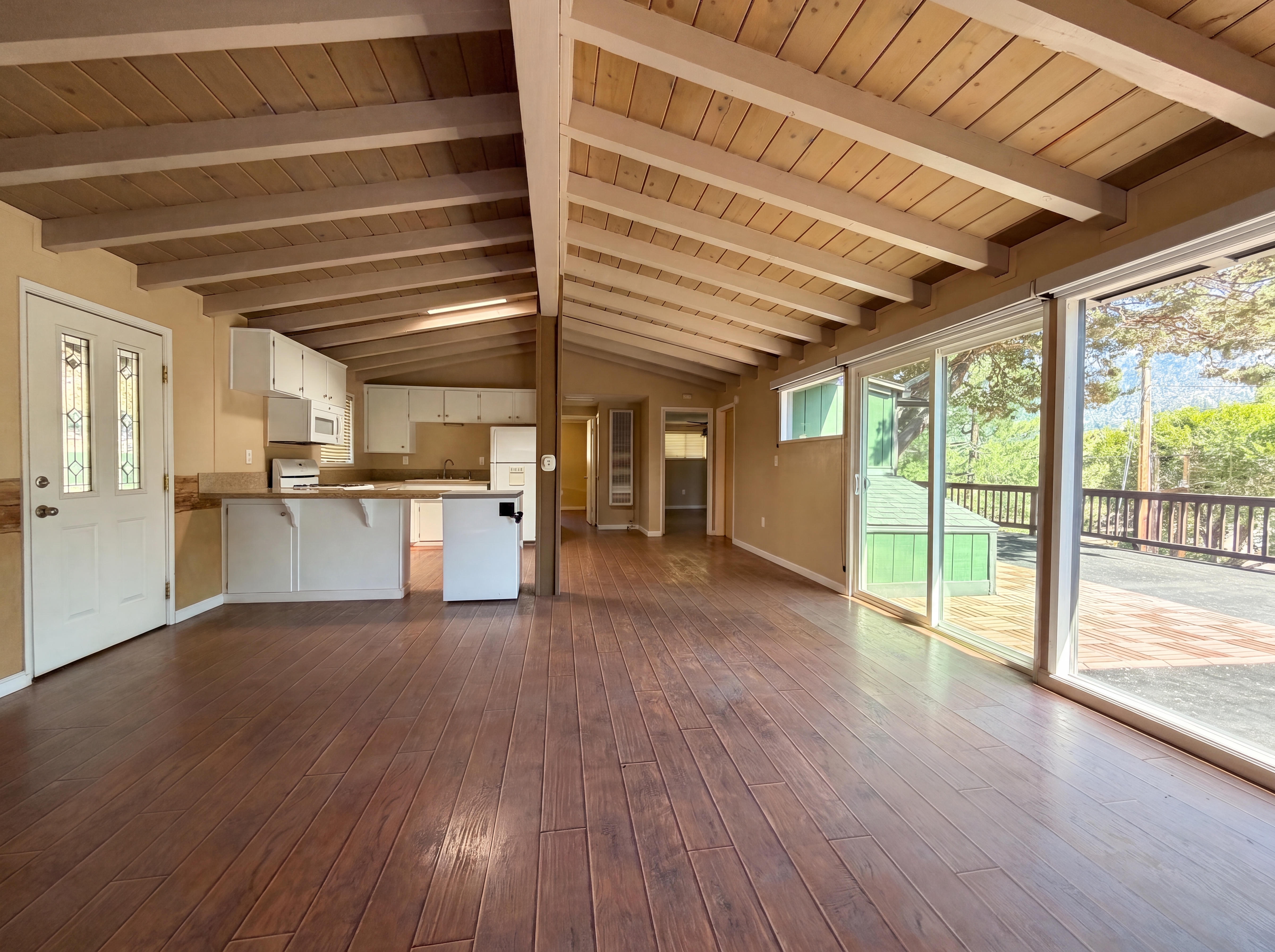 Photo 6 of 28 of 1145 Rivera Dr, Wrightwood, CA