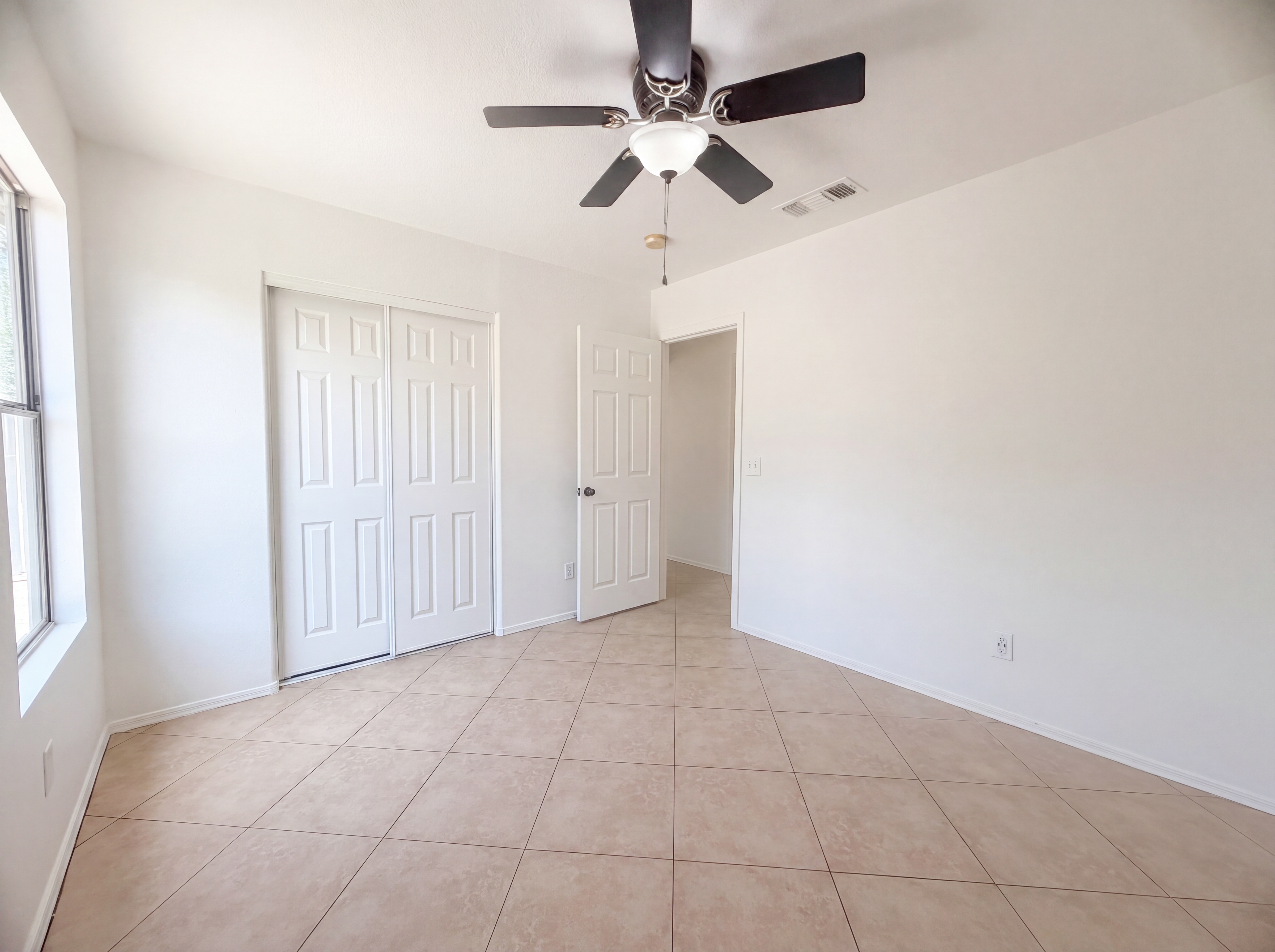 Photo 10 of 17 of 902 E Desert Moon Trl, San Tan Valley, AZ