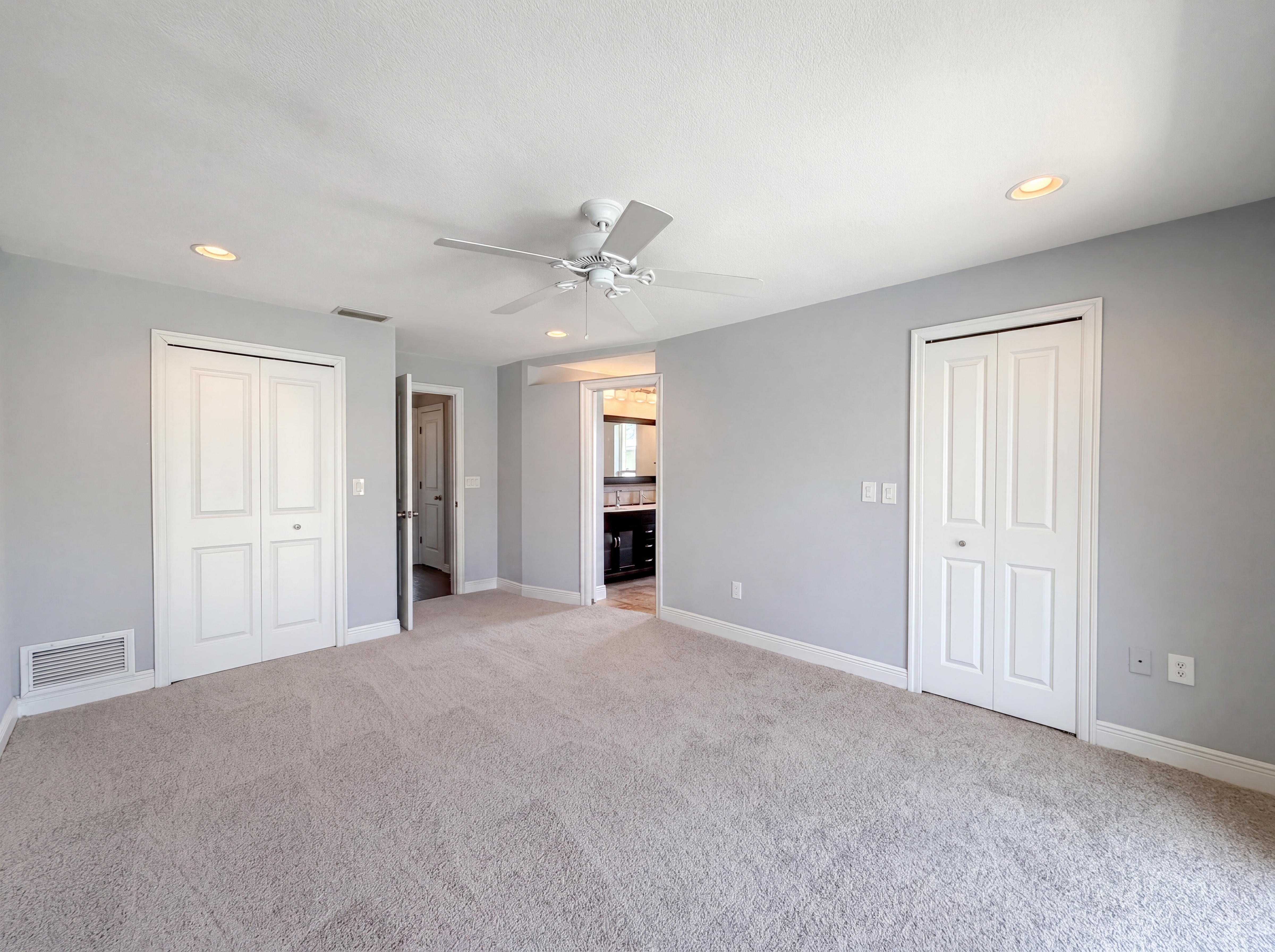Photo 4 of 33 of 5644 Eichen Cir W, Fort Myers, FL