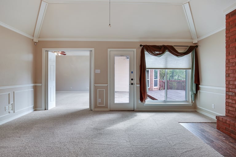 Photo 11 of 26 - 9 Red Oak Ct, Mansfield, TX 76063