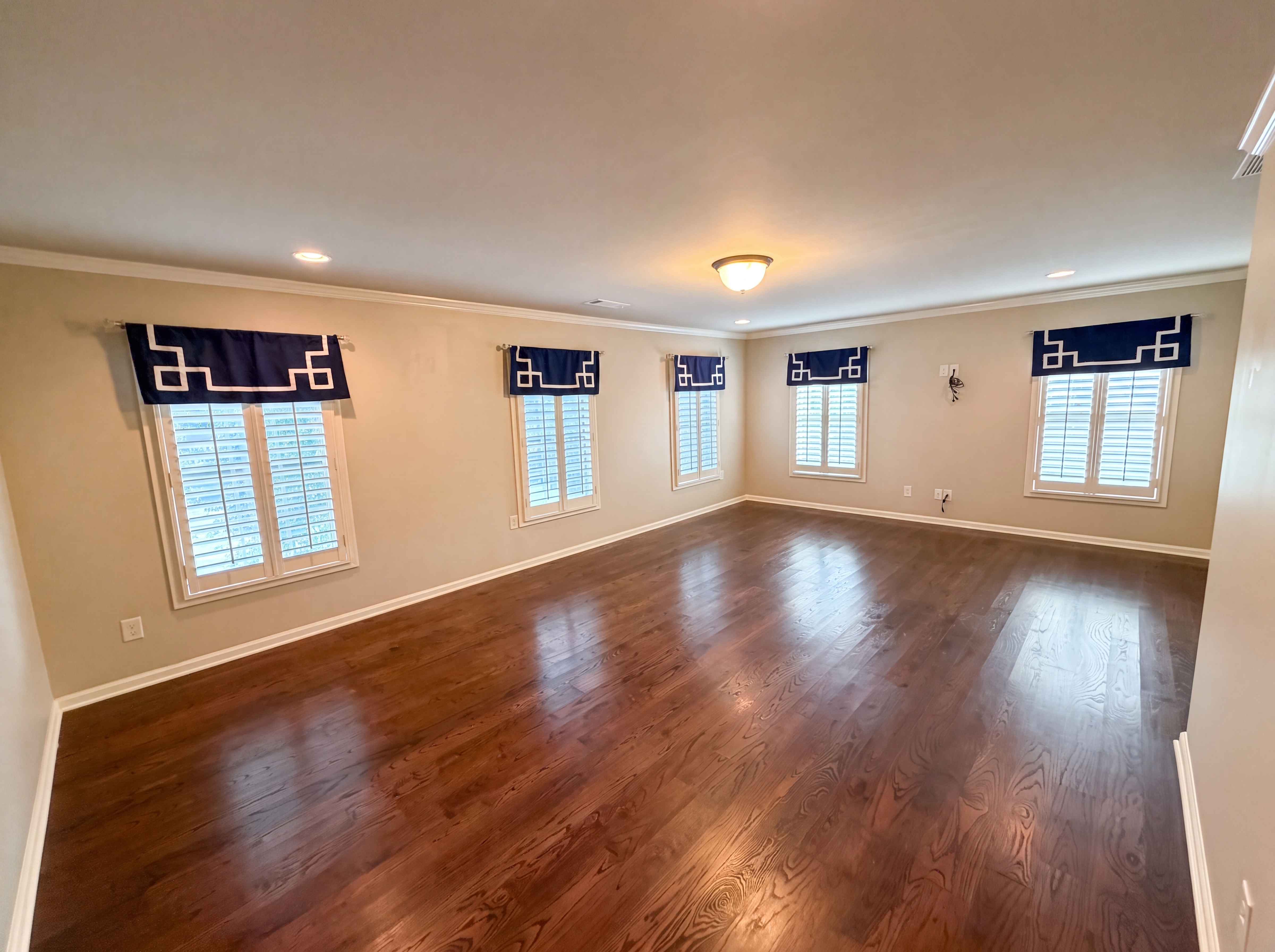 Photo 10 of 63 of 8785 Ellesmere Dr, Cumming, GA