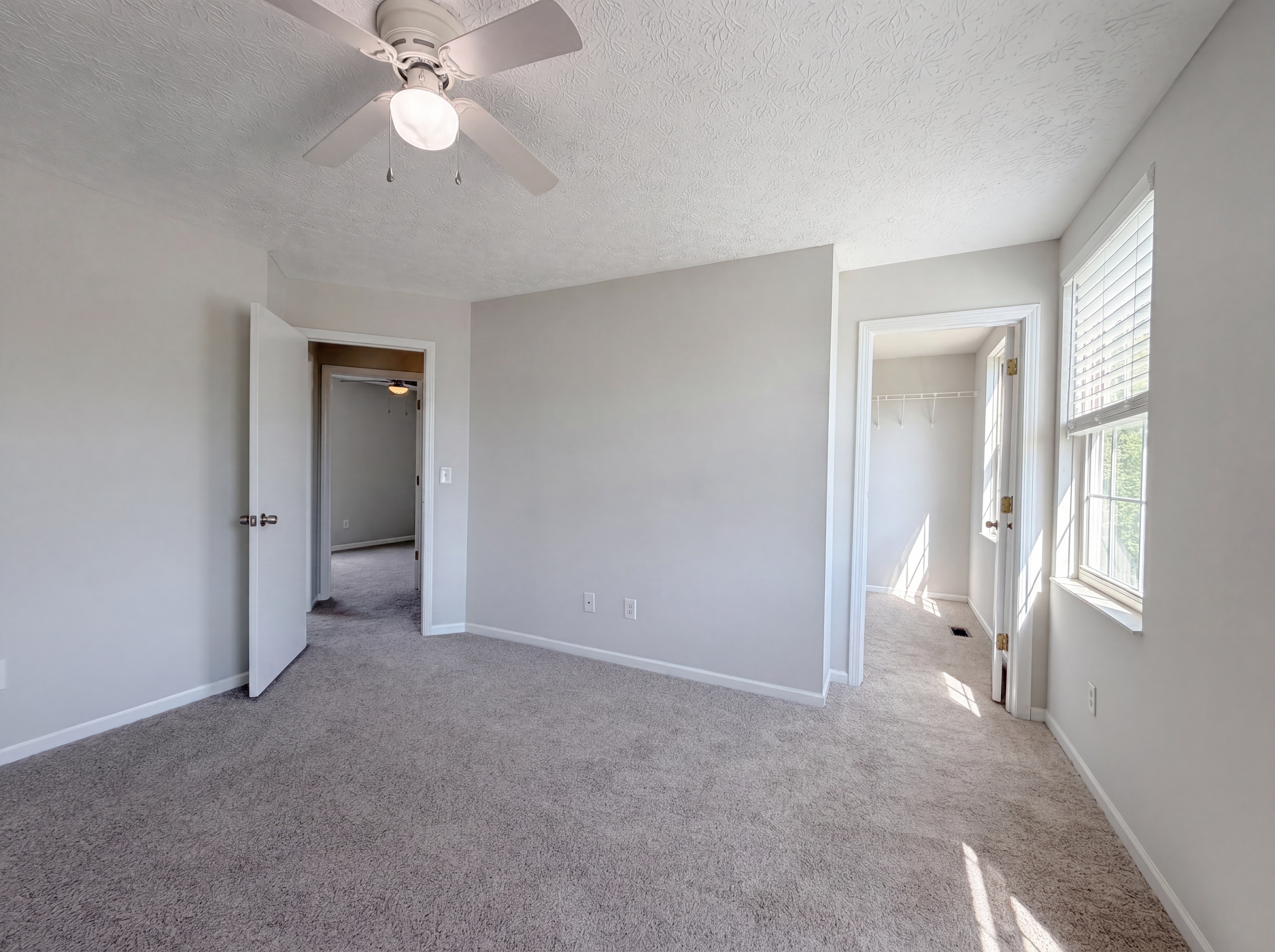 Photo 4 of 25 of 7296 Candlestone Dr, Reynoldsburg, OH