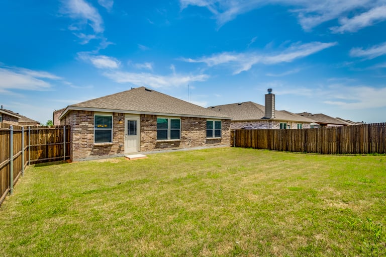 Photo 5 of 27 - 1104 Rivers Creek Ln, Little Elm, TX 75068