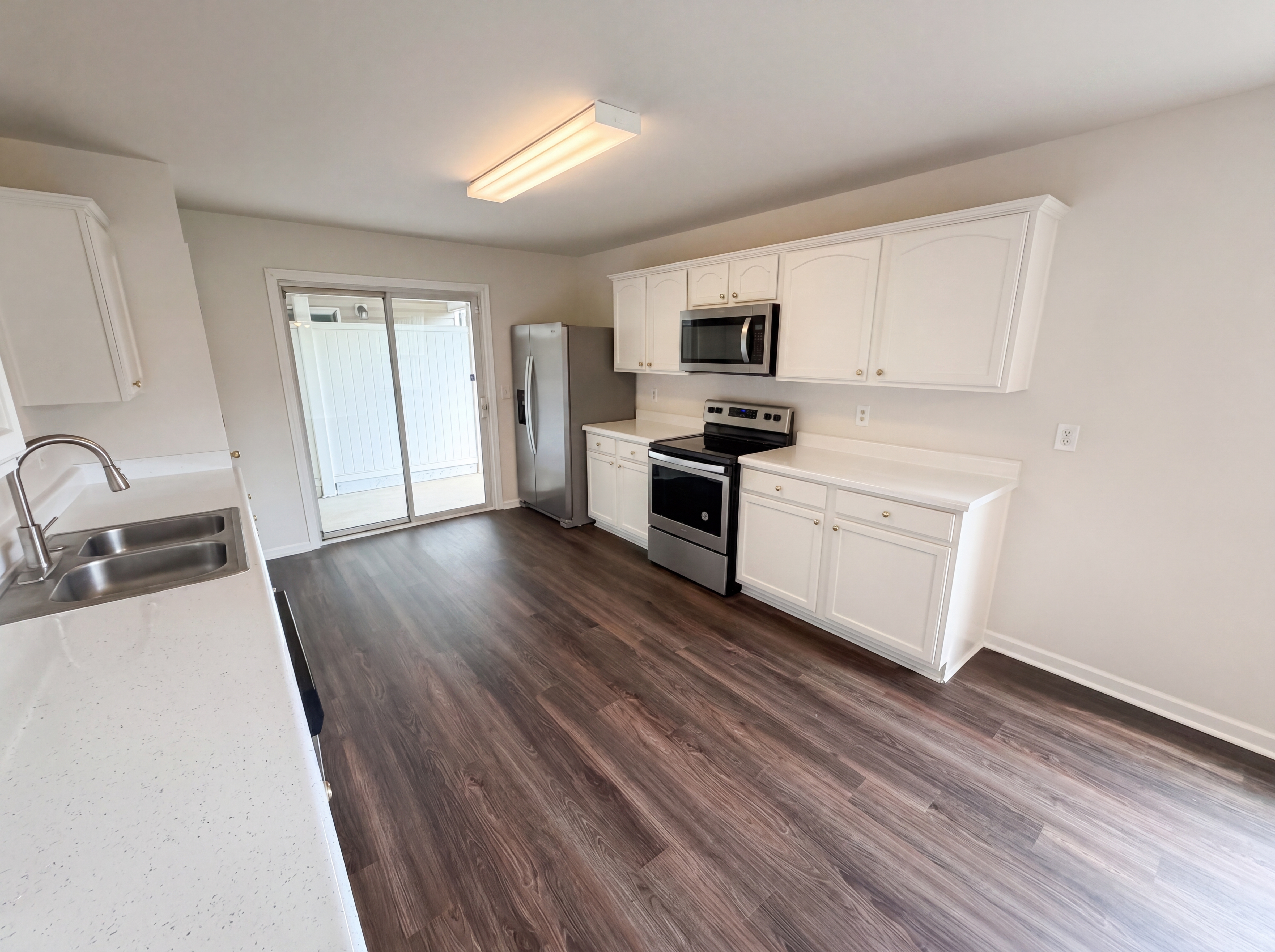 Photo 7 of 21 of 6126 Hickory Lane Dr, Union City, GA