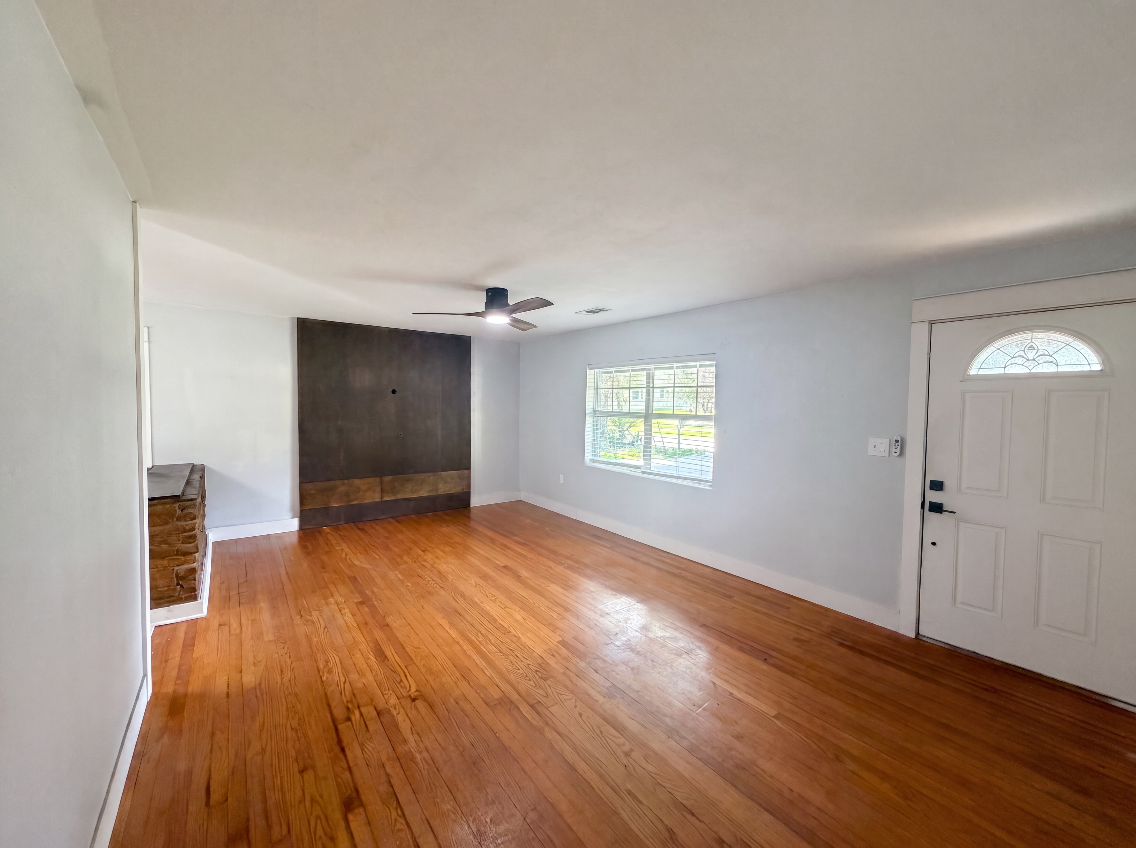 Photo 15 of 21 of 820 E Wisconsin Ave, Deland, FL
