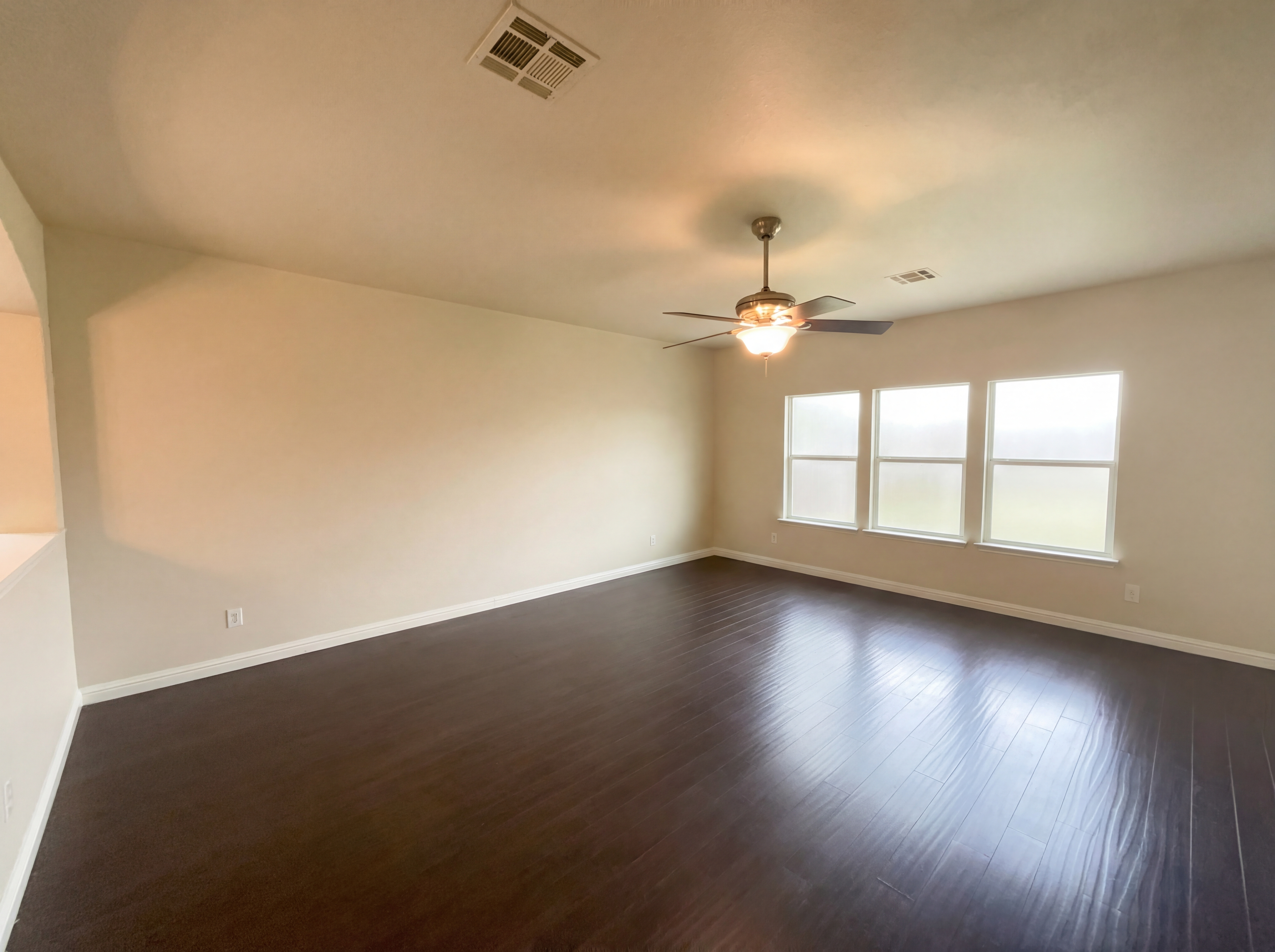 Photo 11 of 26 of 128 Inman Dr, Hutto, TX