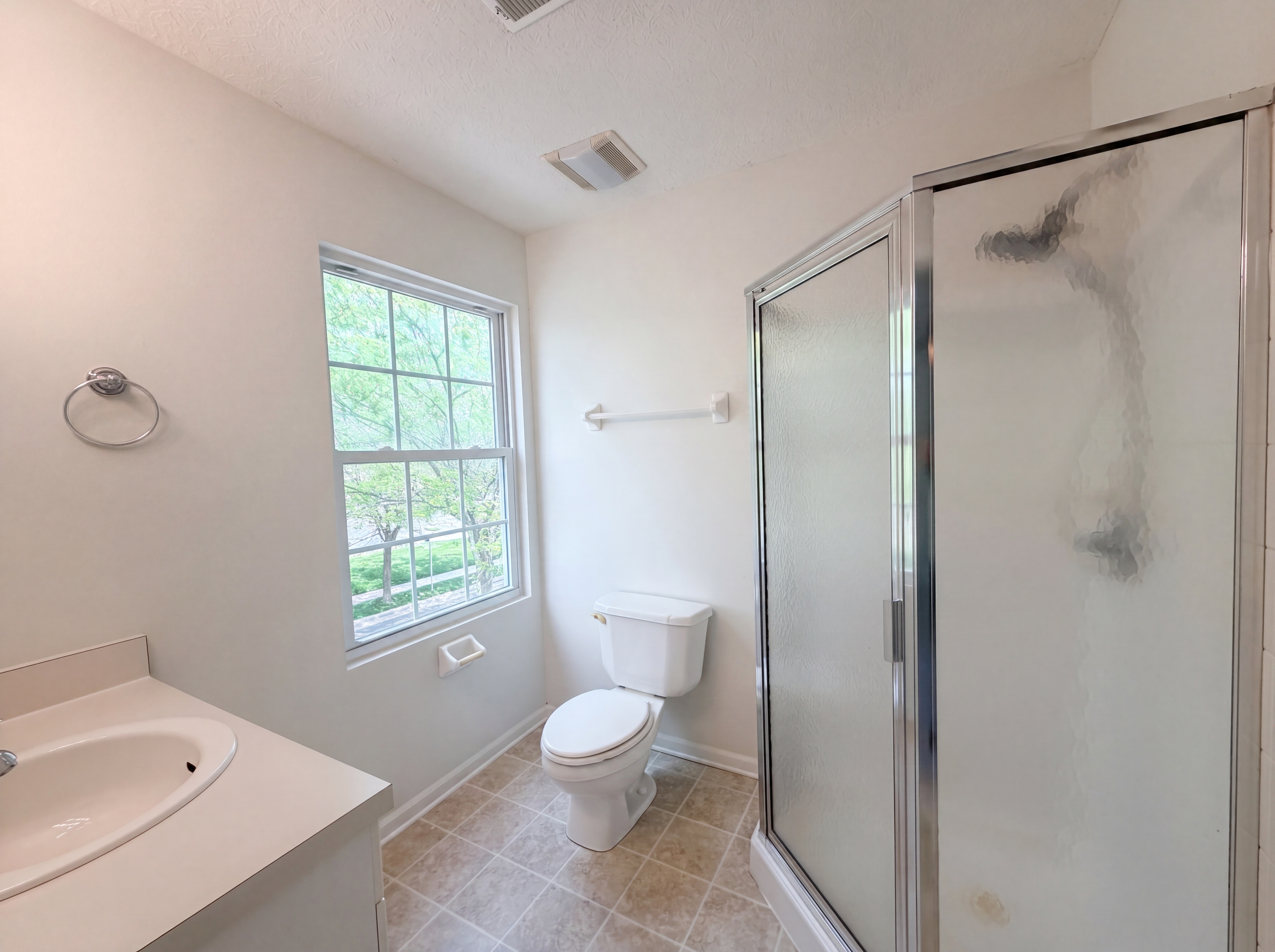 Photo 20 of 33 of 825 Summerville Dr, Delaware, OH