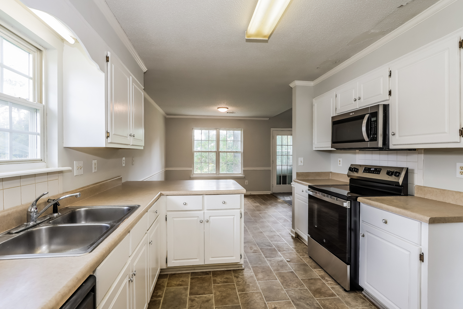 Photo 2 of 23 of 1734 Harrogate Dr, Augusta, GA