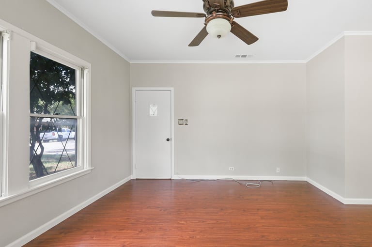 Photo 13 of 30 - 1404 Stanwood Ave, Cleburne, TX 76033
