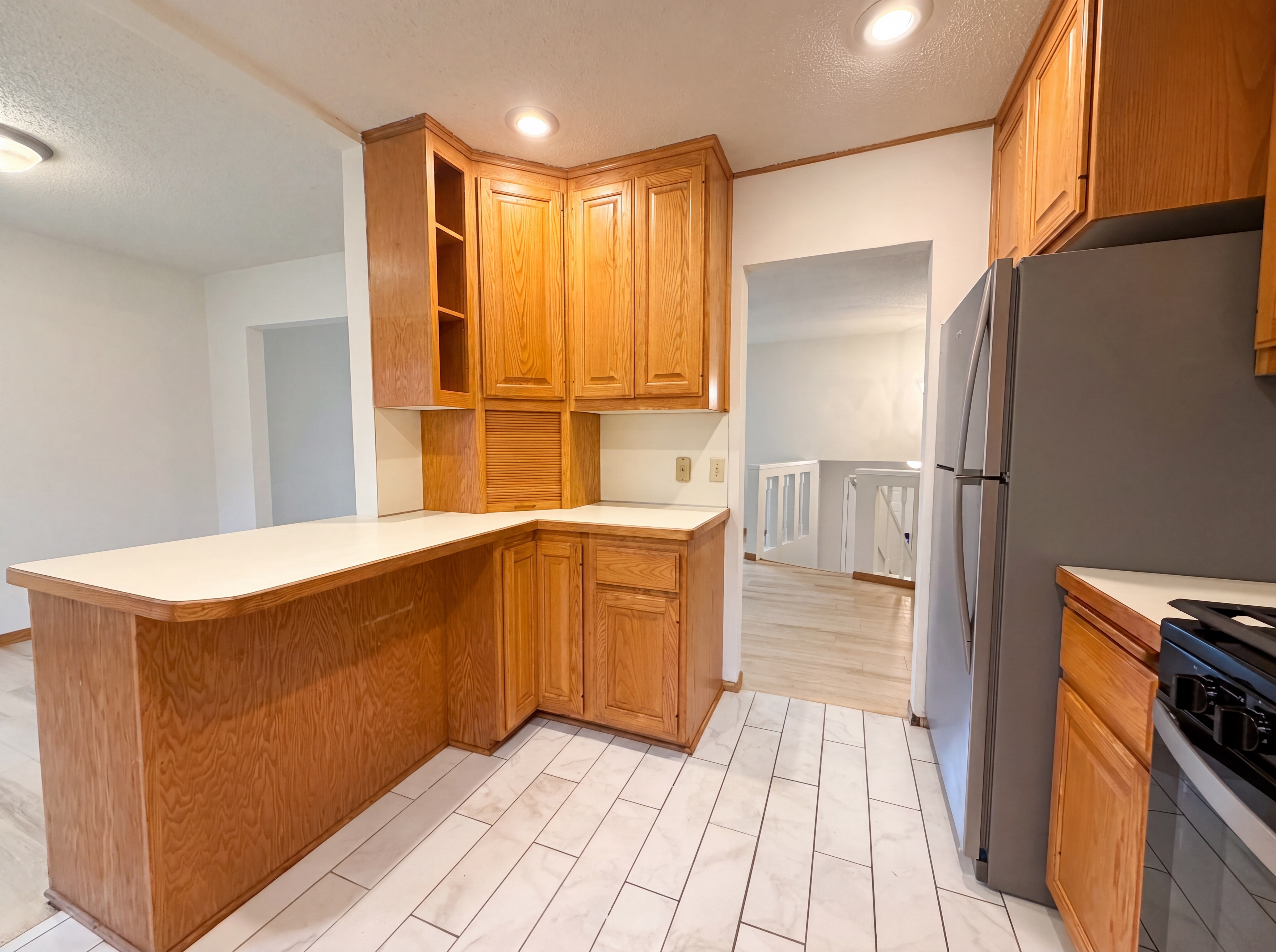 Photo 8 of 20 of 6475 Grand View Dr, Eden Prairie, MN