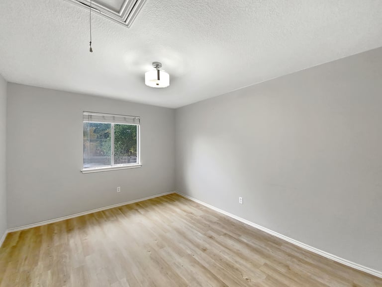 Photo 25 of 28 - 4803 Alta Loma Dr, Austin, TX 78749