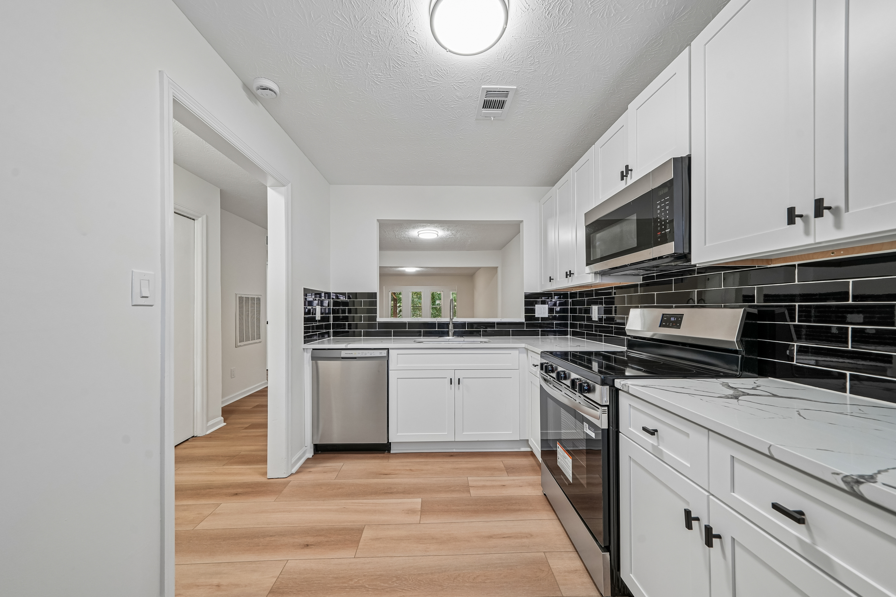 Photo 12 of 20 of 4212 Stillwater Dr, Duluth, GA
