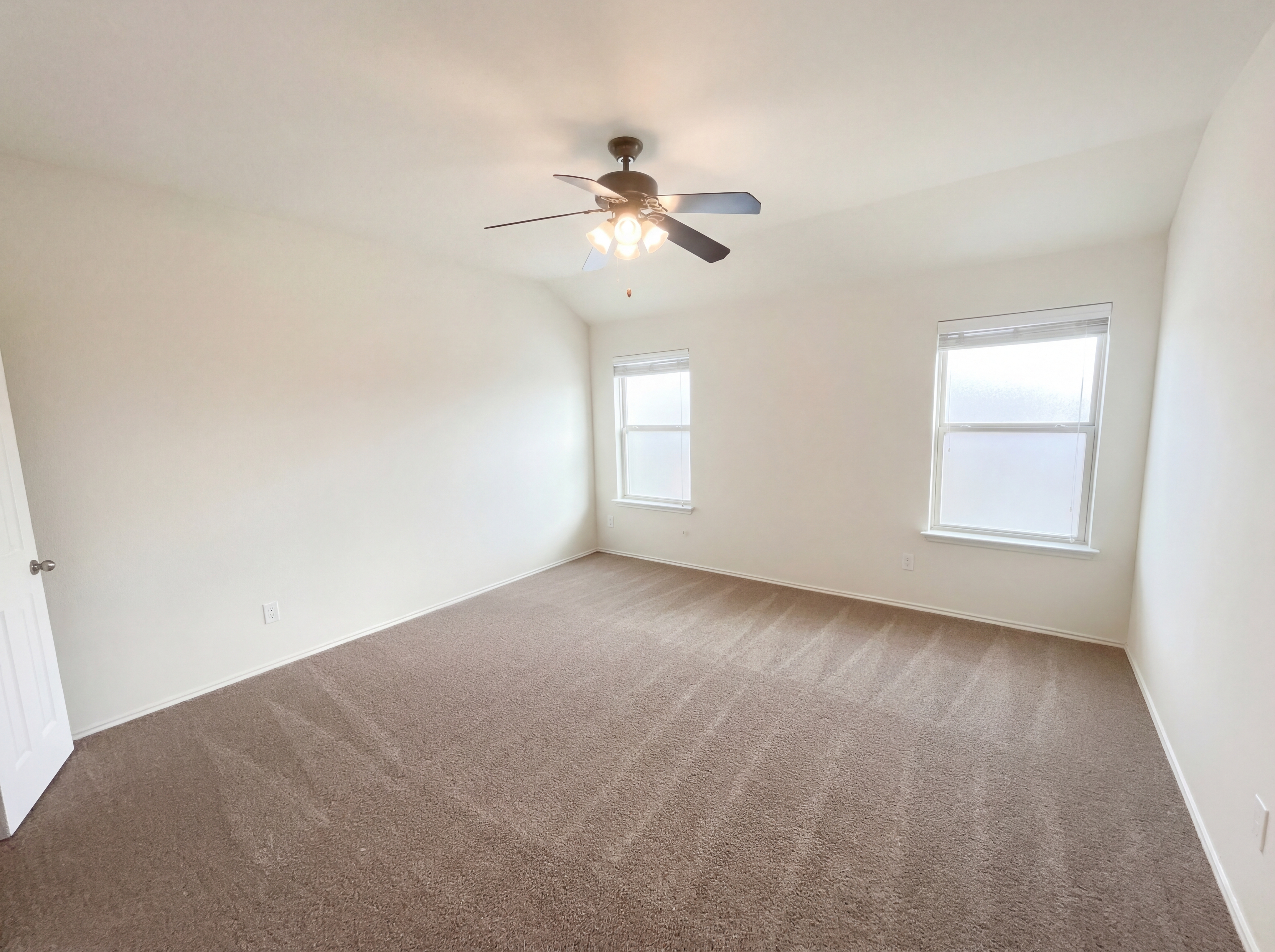 Photo 19 of 26 of 128 Inman Dr, Hutto, TX