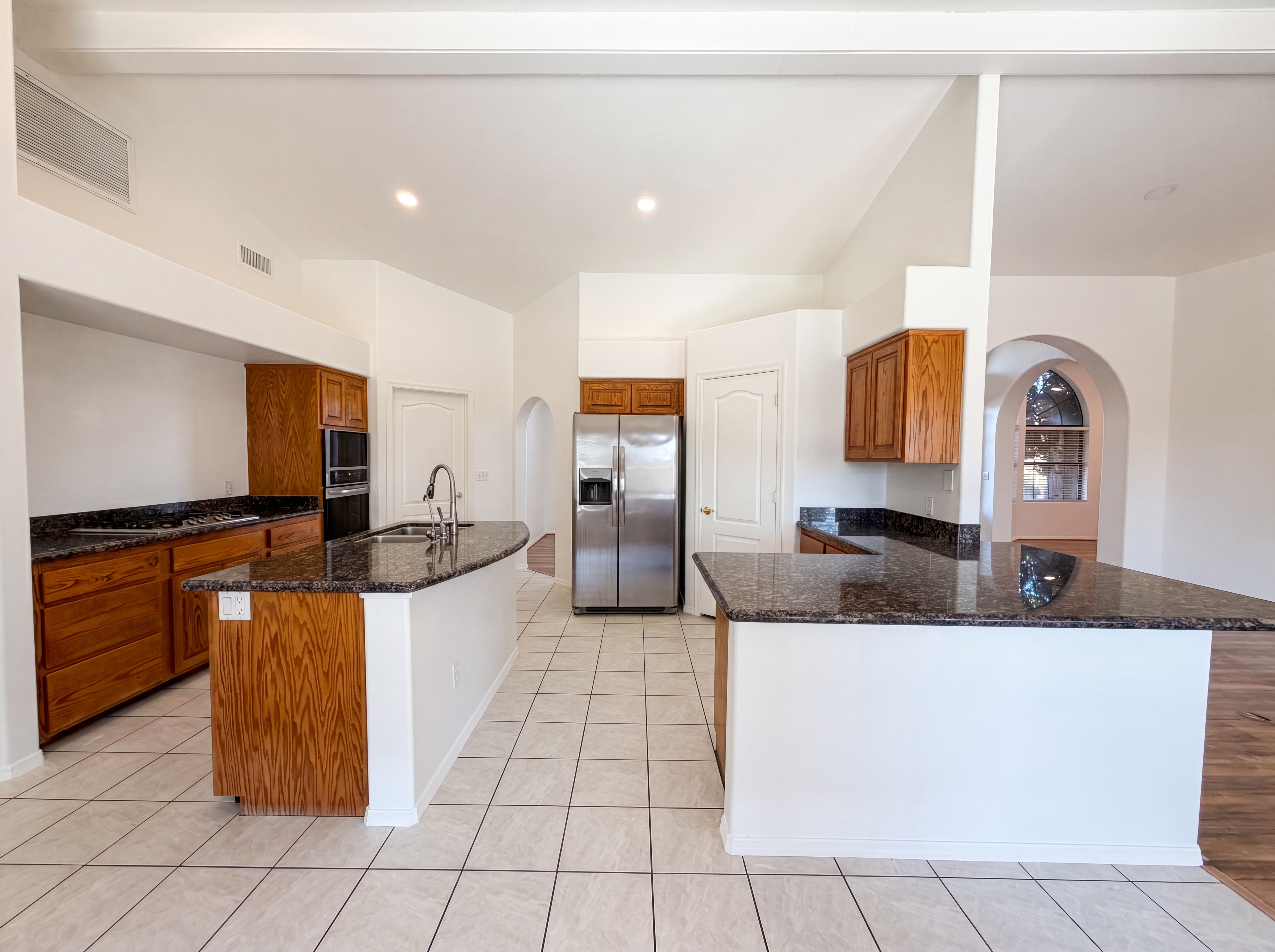 Photo 2 of 25 of 1207 E Clearview Dr, Casa Grande, AZ