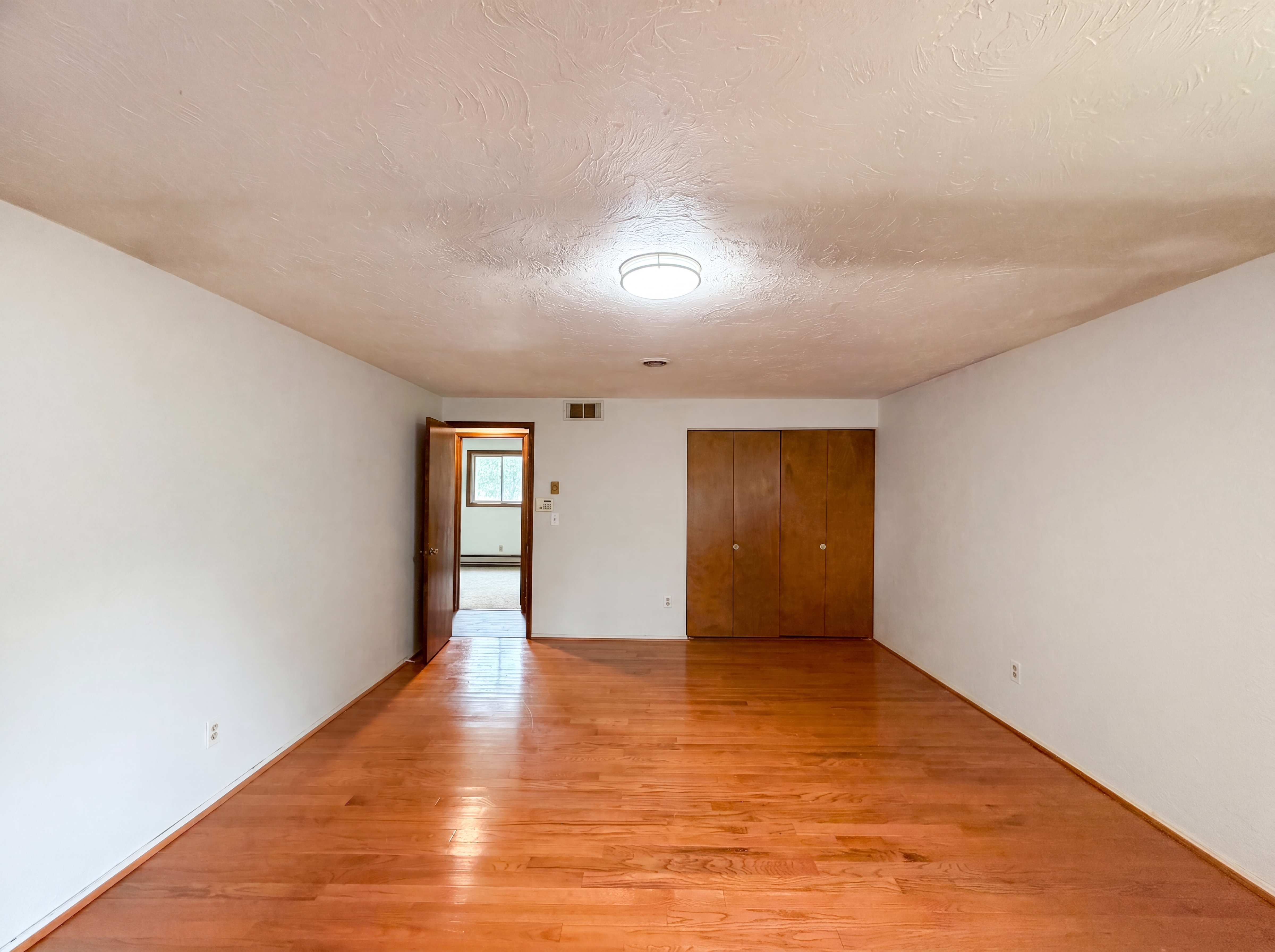 Photo 18 of 25 of 1015 Kingsway Dr, Lorain, OH