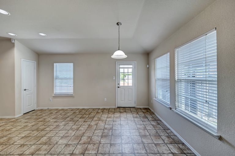 Photo 7 of 27 - 5424 Cameron Dr, Grand Prairie, TX 75052